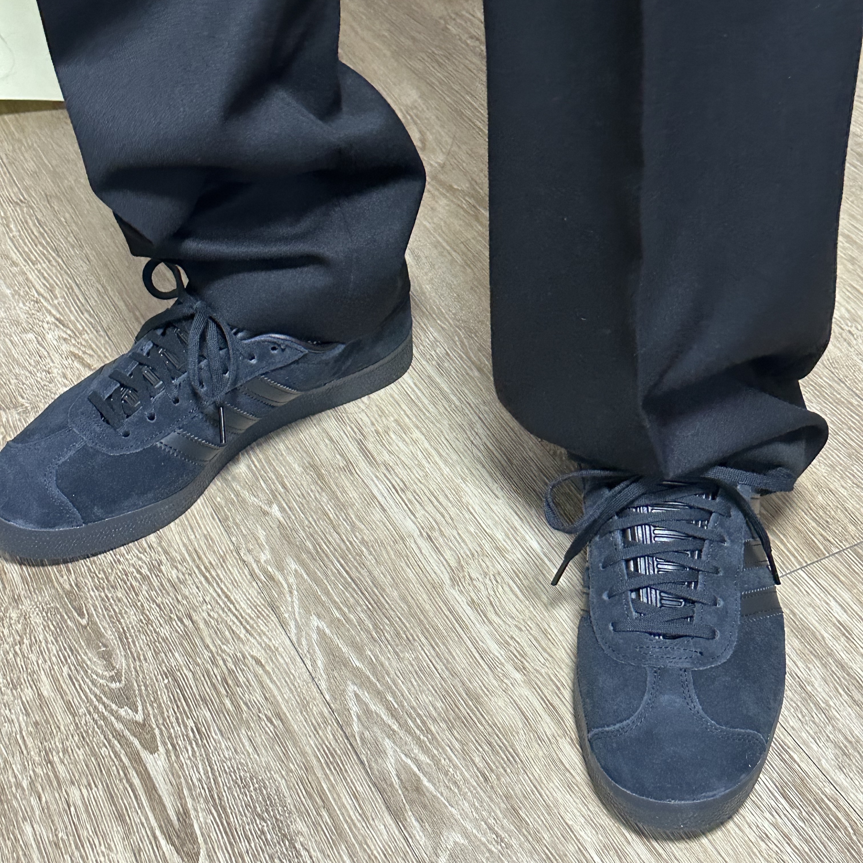 Adidas Gazelle Triple Black 착용 스타일