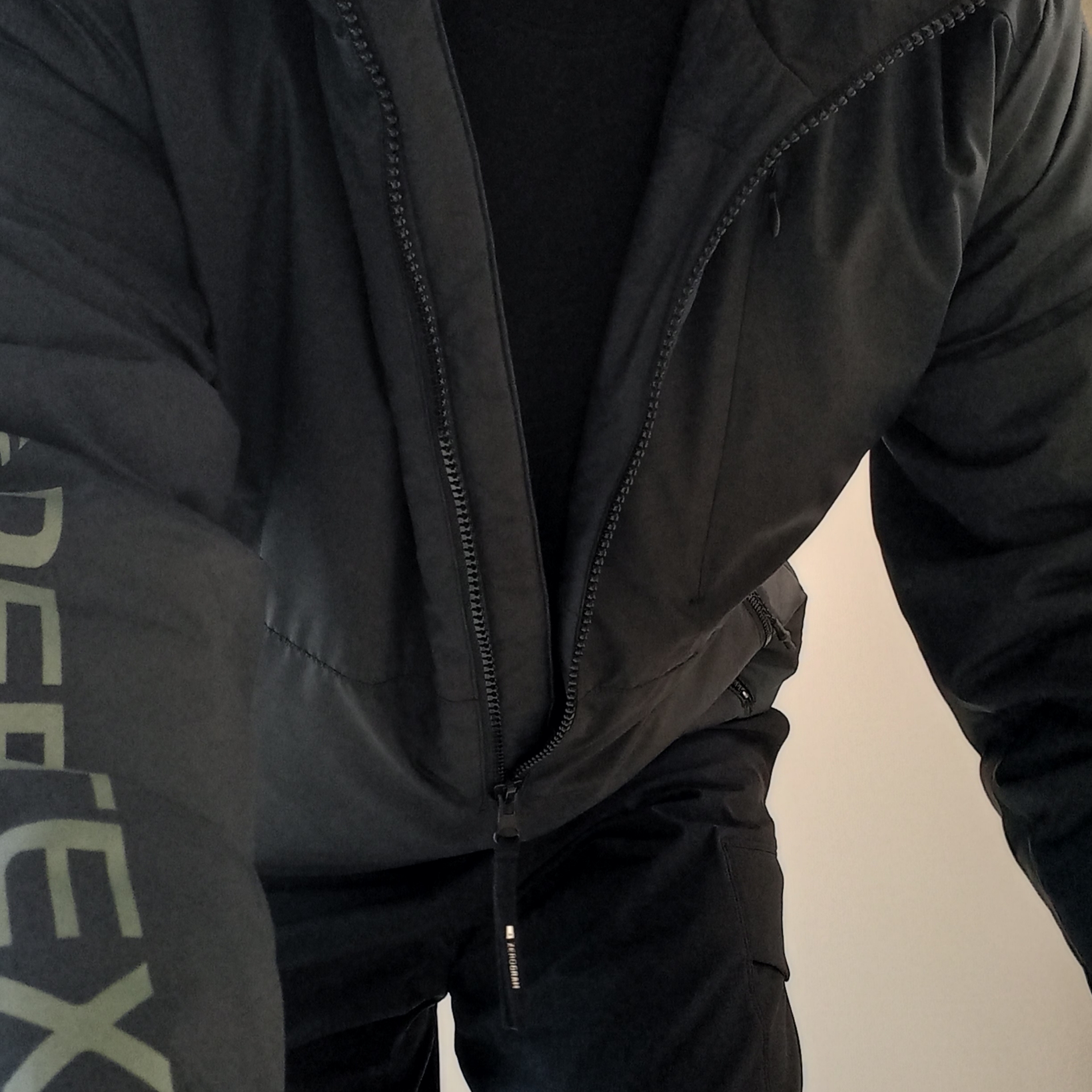 Arc'teryx Rampart Pants Black, Stussy Basic Stussy LS T-Shirt Black 착용 스타일 - 5