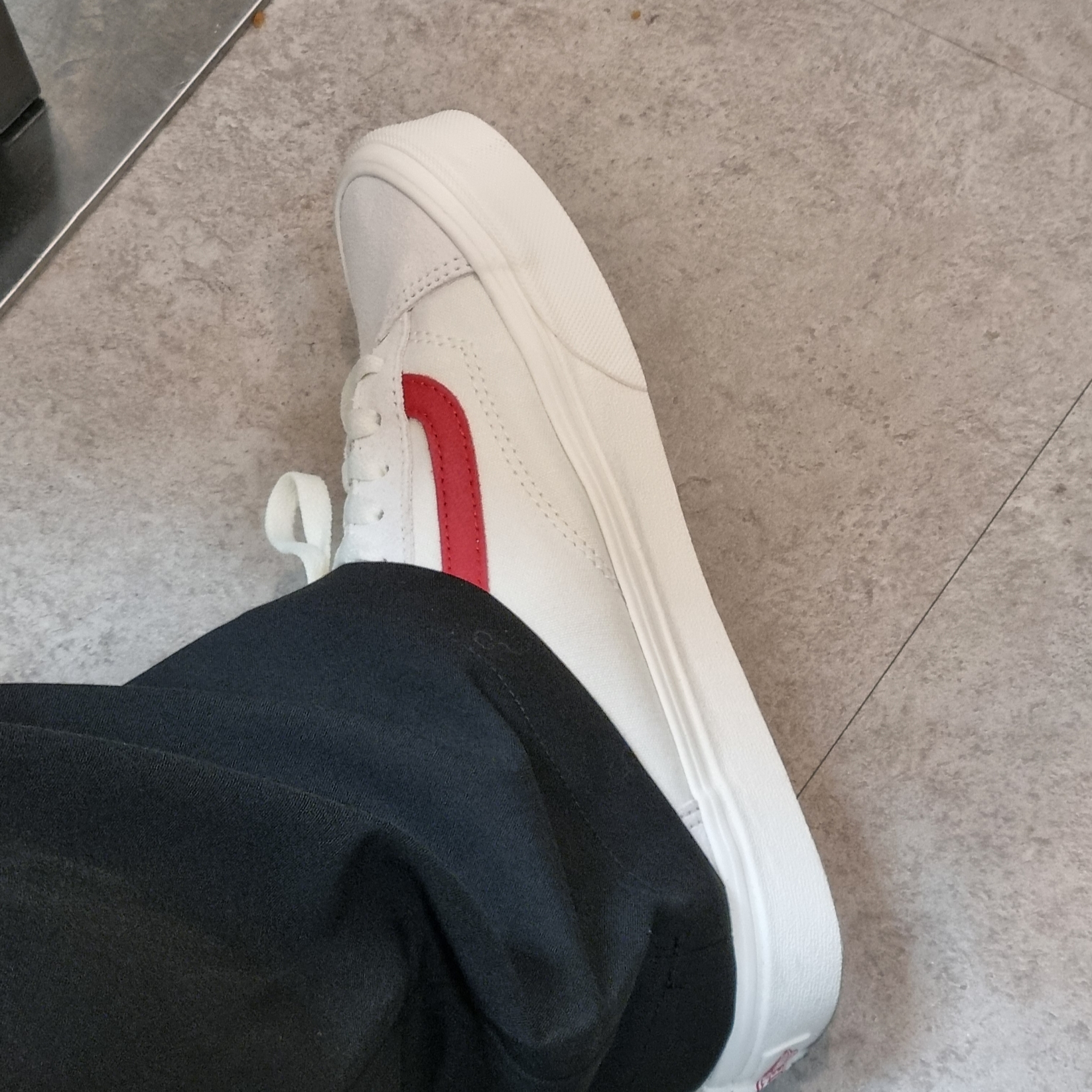 Vans Style 36 Marshmallow Racing Red 착용 스타일