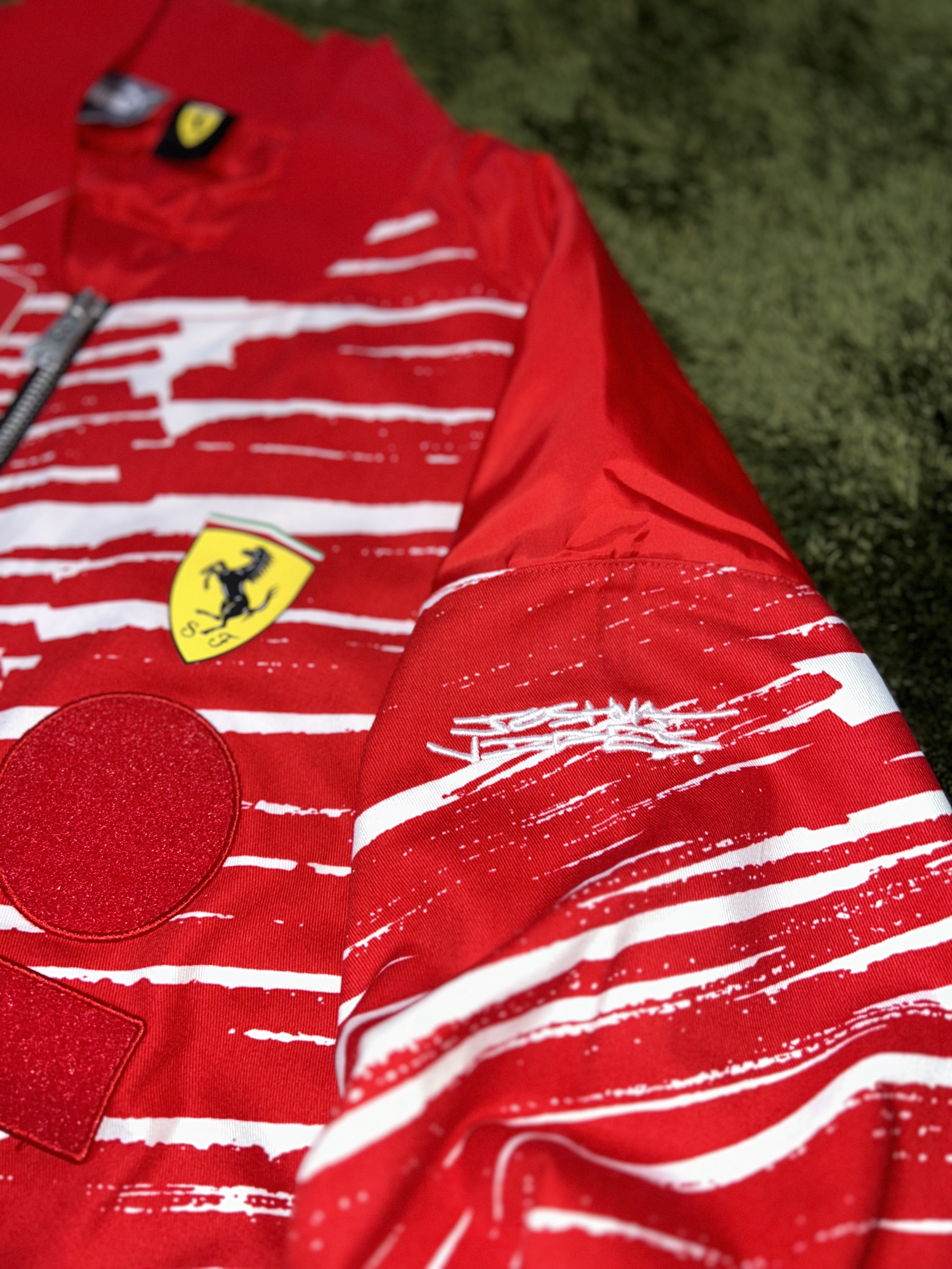 Puma x Ferrari x Joshua Vides Race Jacket Red White 착용 스타일 - 4