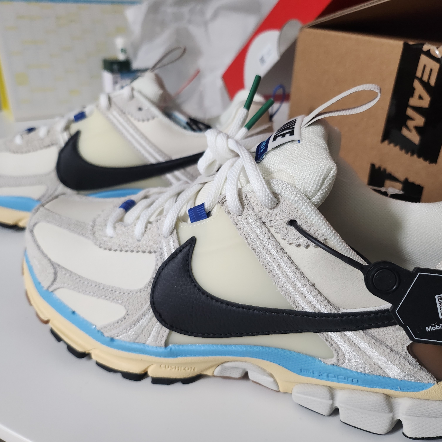 (W) Nike Zoom Vomero 5 PRM Designed by Japan 착용 스타일