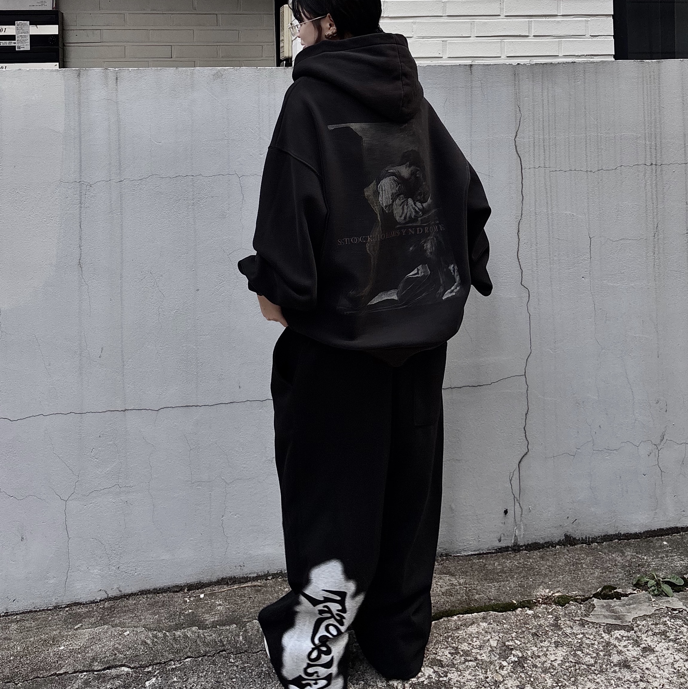 Vans Knu-Skool Black True White 착용 스타일 - 2