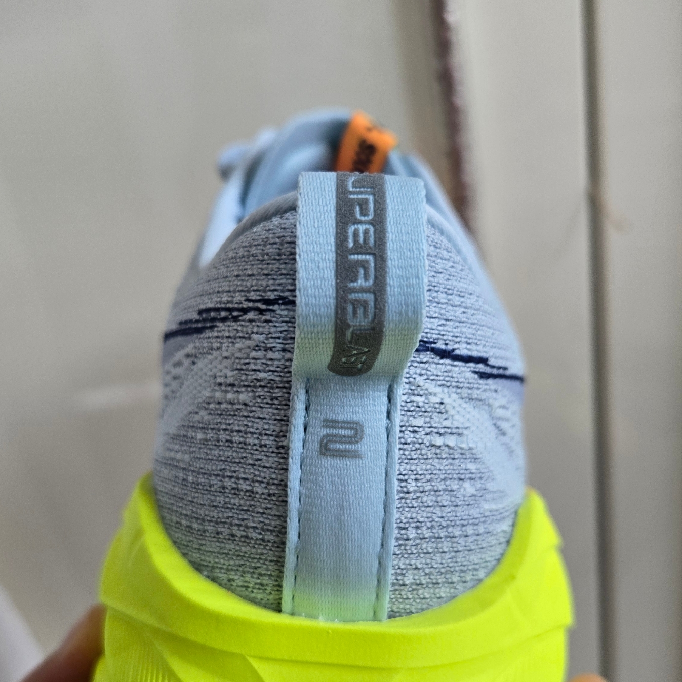 Asics Superblast 2 Paris Cool Grey Safety Yellow 착용 스타일 - 1