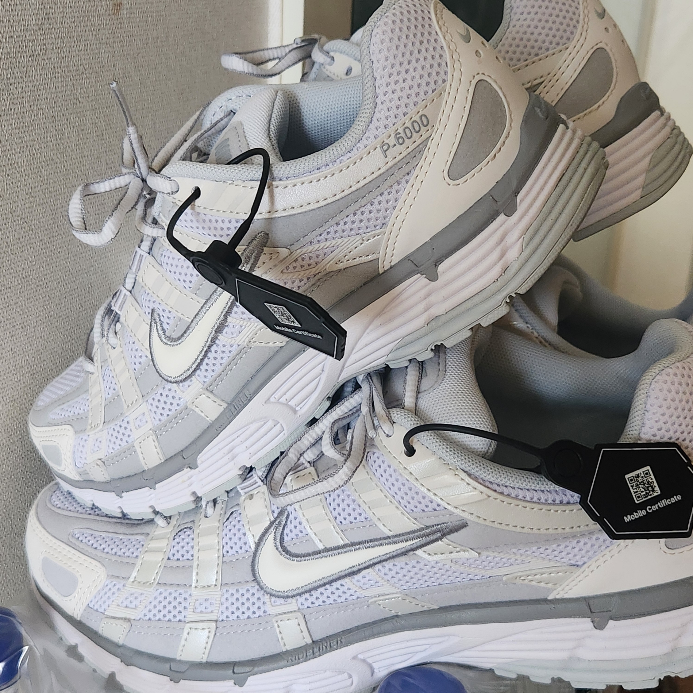 (W) Nike P-6000 Metallic Summit White 착용 스타일