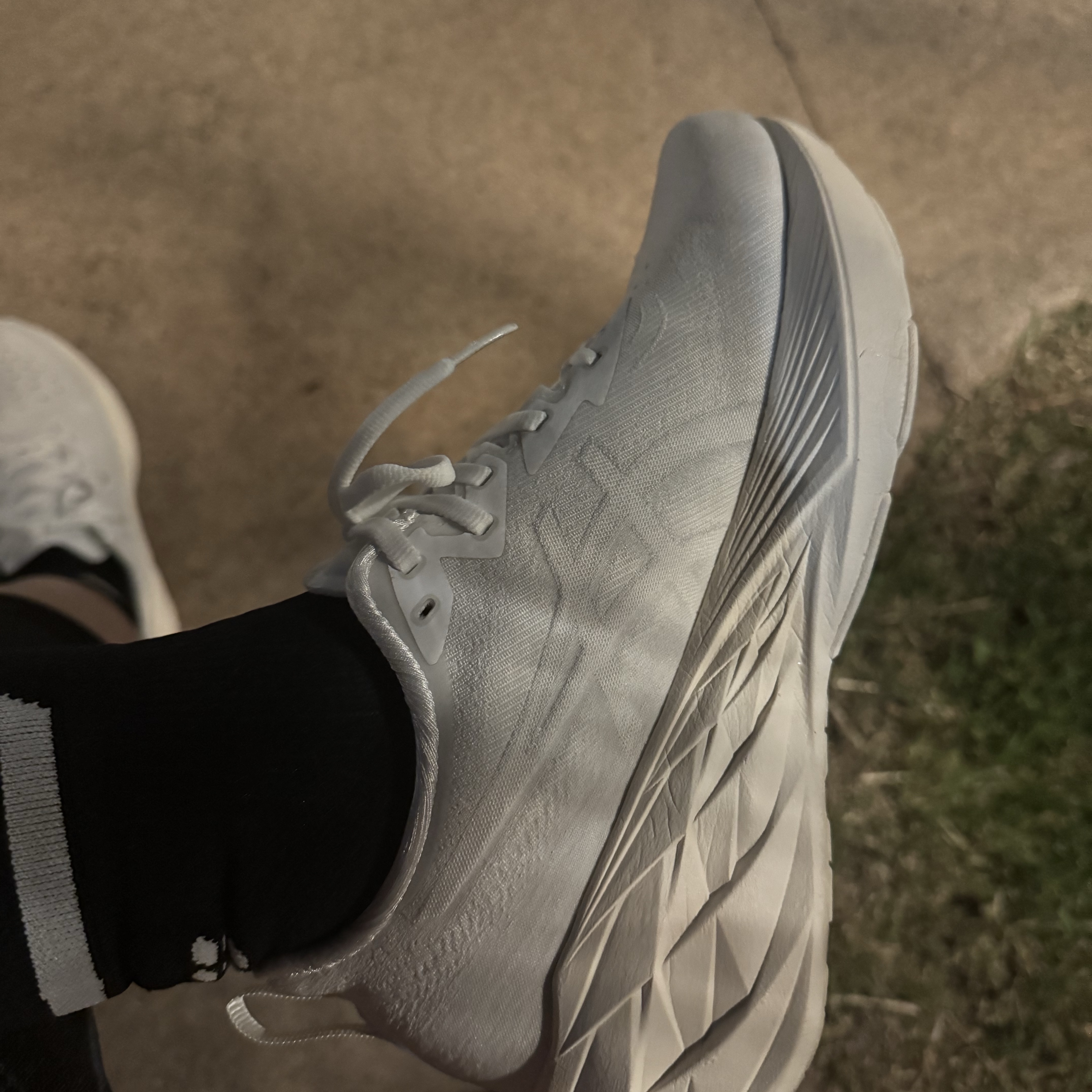 (W) Asics Novablast 4 White 착용 스타일