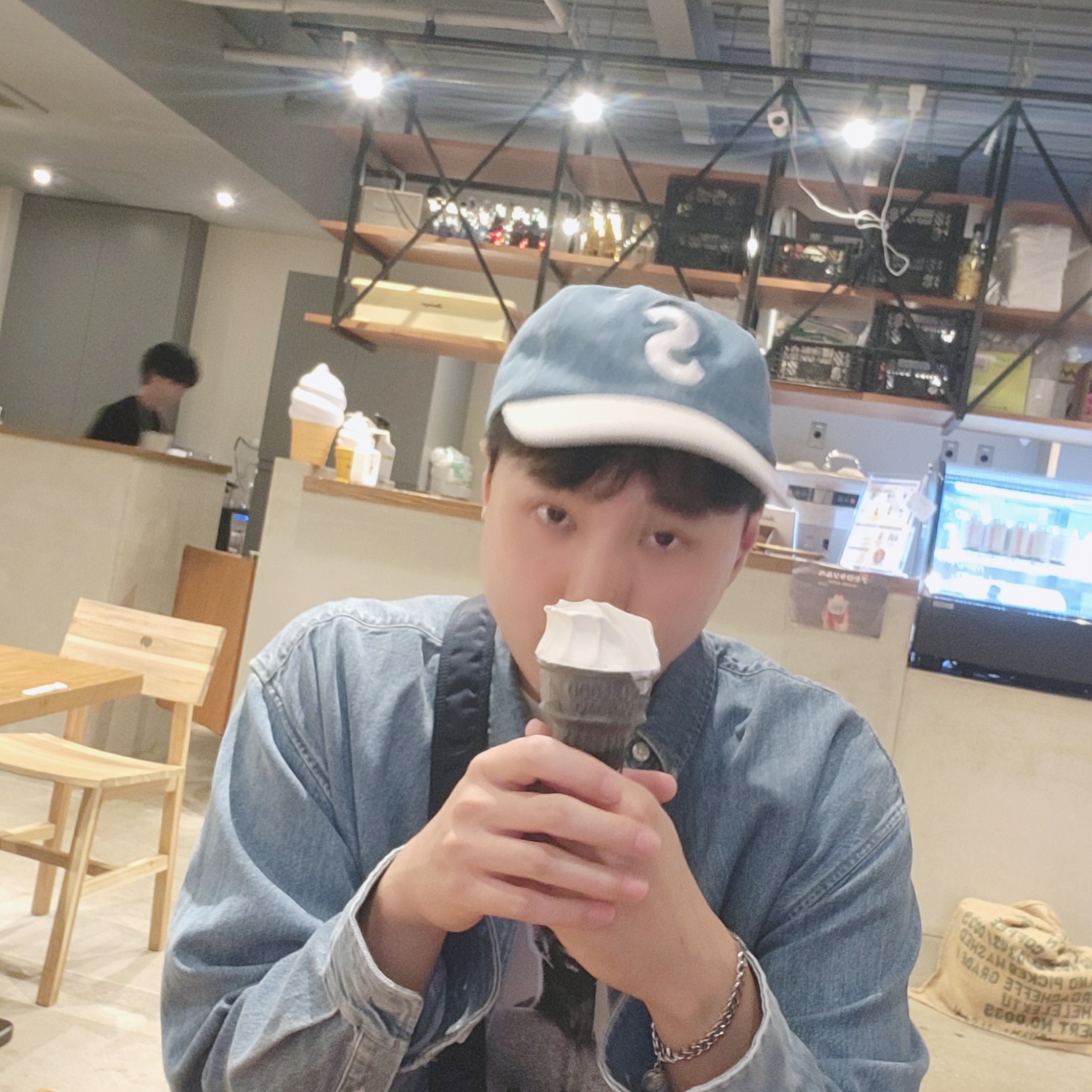 Supreme 2-Tone S Logo 6-Panel Washed Denim - 24SS, Supreme Small Box Shirt Denim - 23FW 착용 스타일 - 3