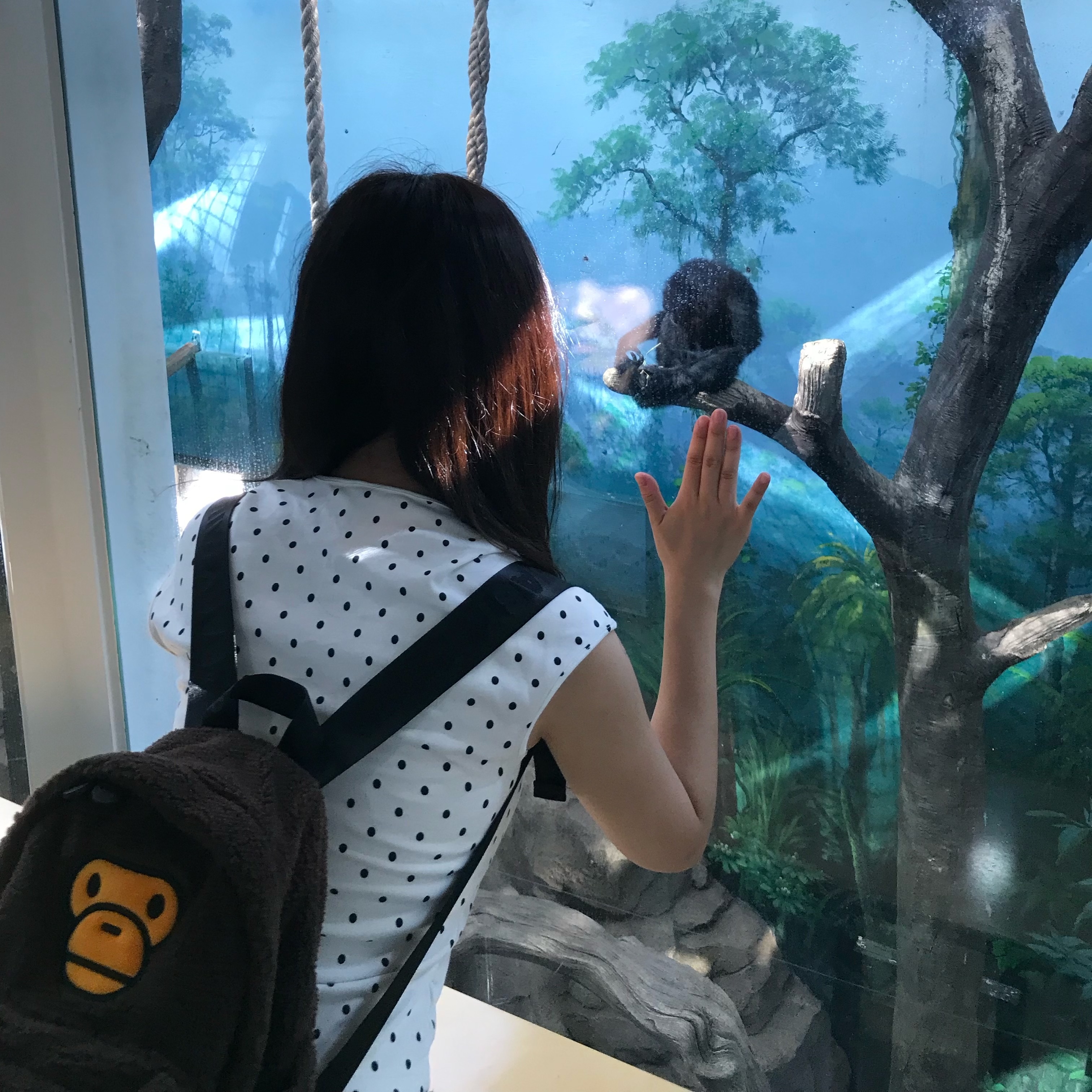 BAPE Baby Milo Mini Fur Backpack Brown 착용 스타일 - 2