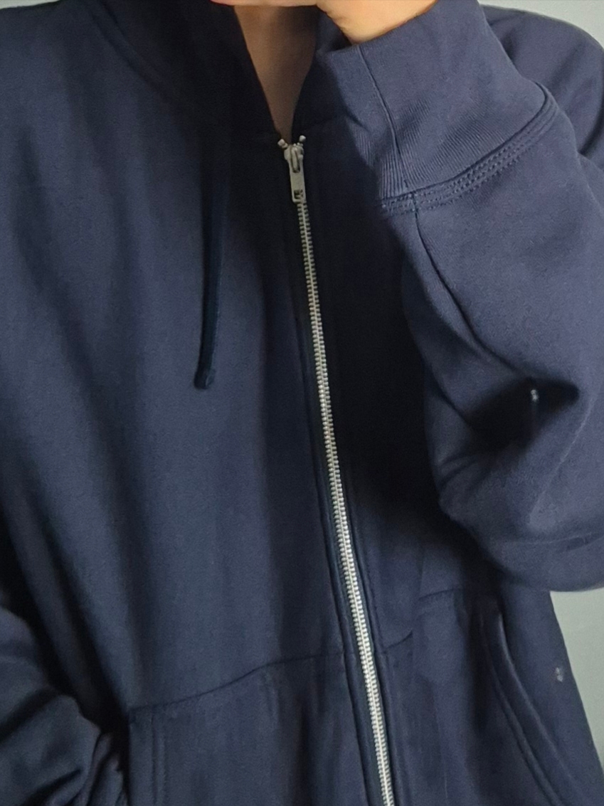Stussy Beach Roots Zip Hoodie Navy 착용 스타일 - 1
