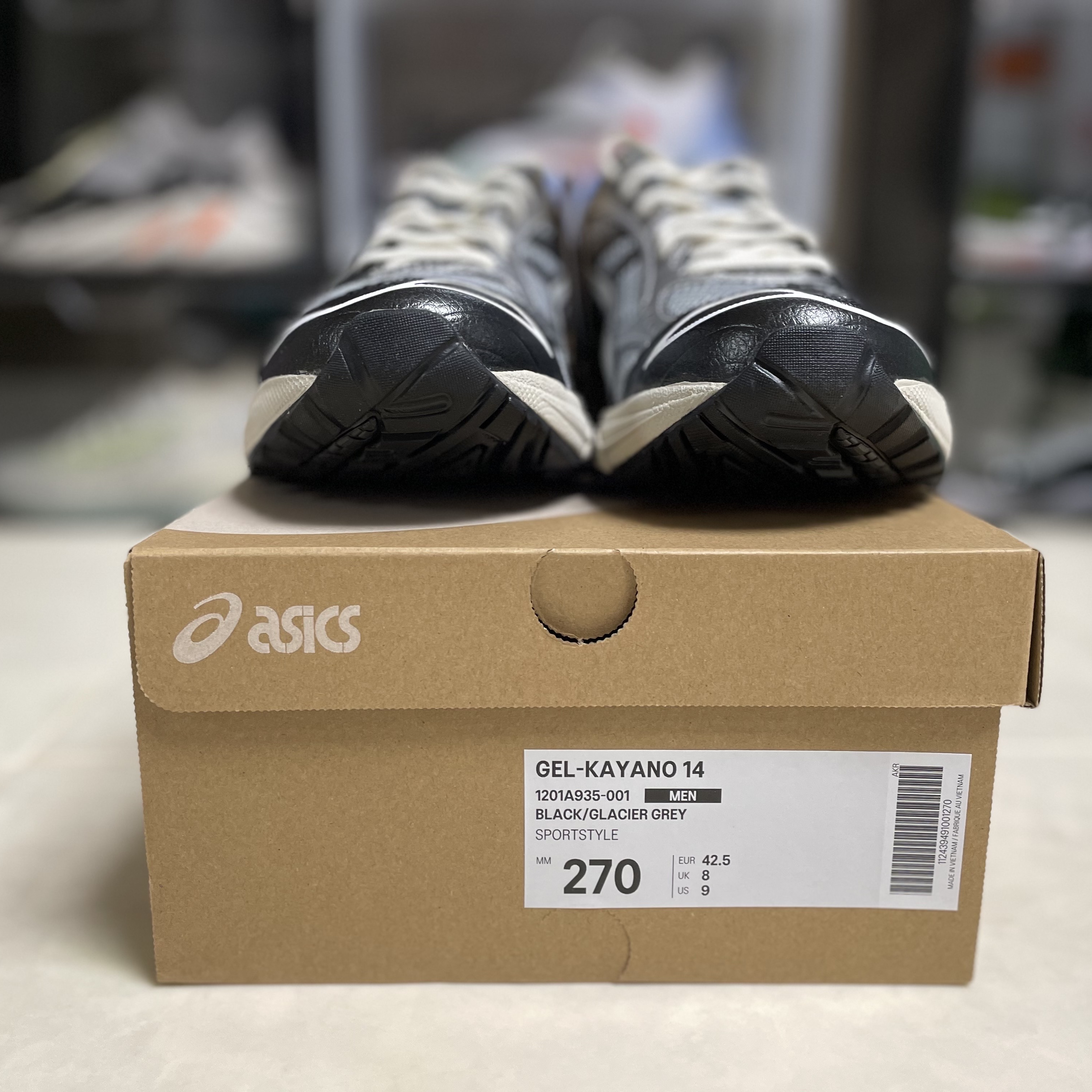 Asics Gel-Kayano 14 Black Glacier Grey 착용 스타일 - 2