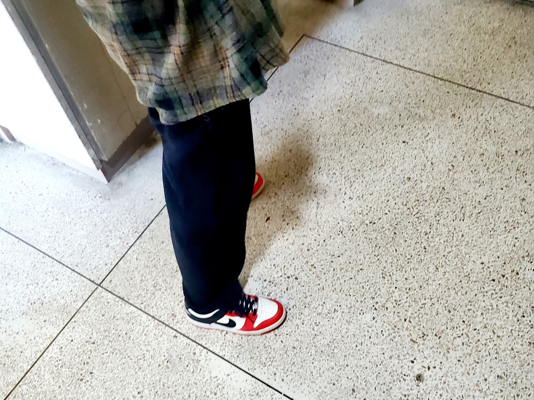 Nike x NBA Dunk Low Retro EMB Black and Chile Red 착용 스타일