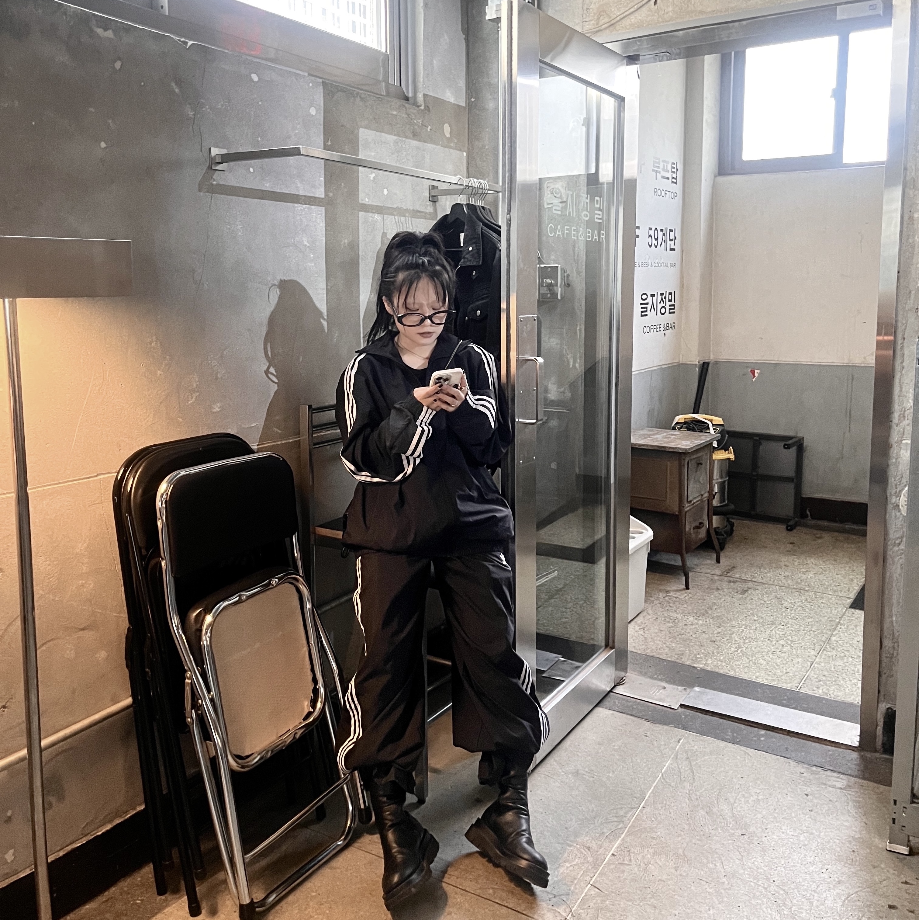 (W) Adidas Adilenium Oversized Track Top Black - KR Sizing, (W) Adidas Adilenium Season 2 Oversized Zip Off Track Pants Gender Neutral Black - KR Sizing 착용 스타일 - 1