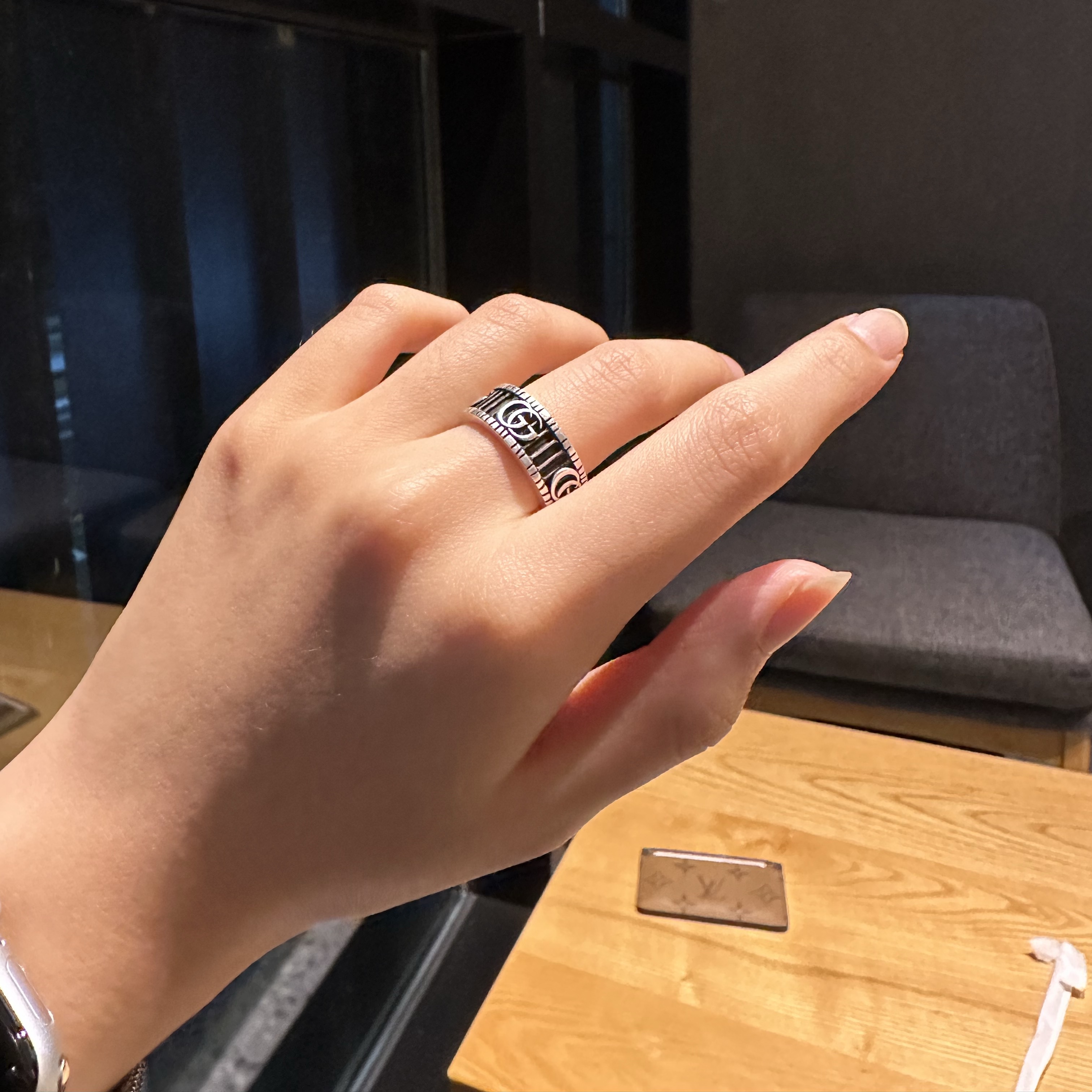 Gucci Ring with Double G Silver 착용 스타일
