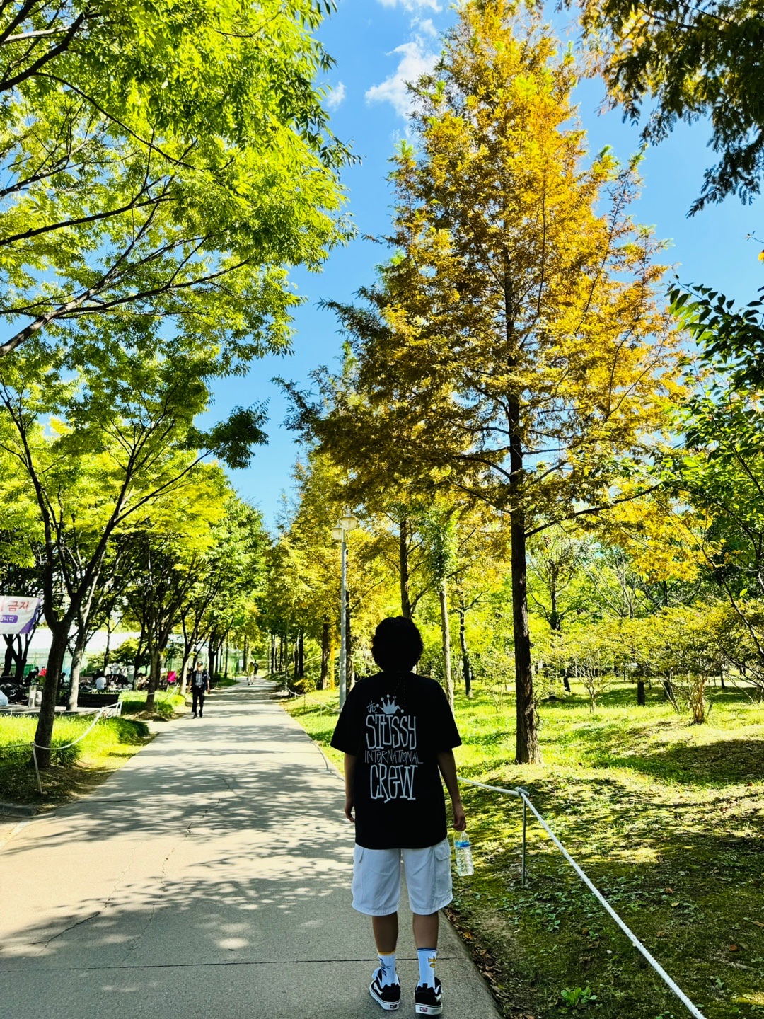 Stussy x Mountain Hardwear T-Shirt Stealth Grey, Carhartt WIP x IAB Studio Canvas 6-Panel Cap Hamilton Brown 착용 스타일 - 4