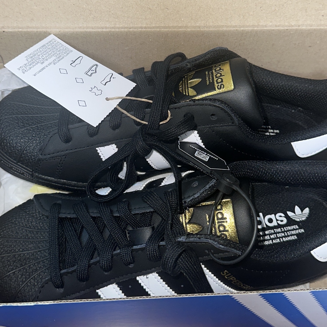 (J) Adidas Superstar Black White 착용 스타일