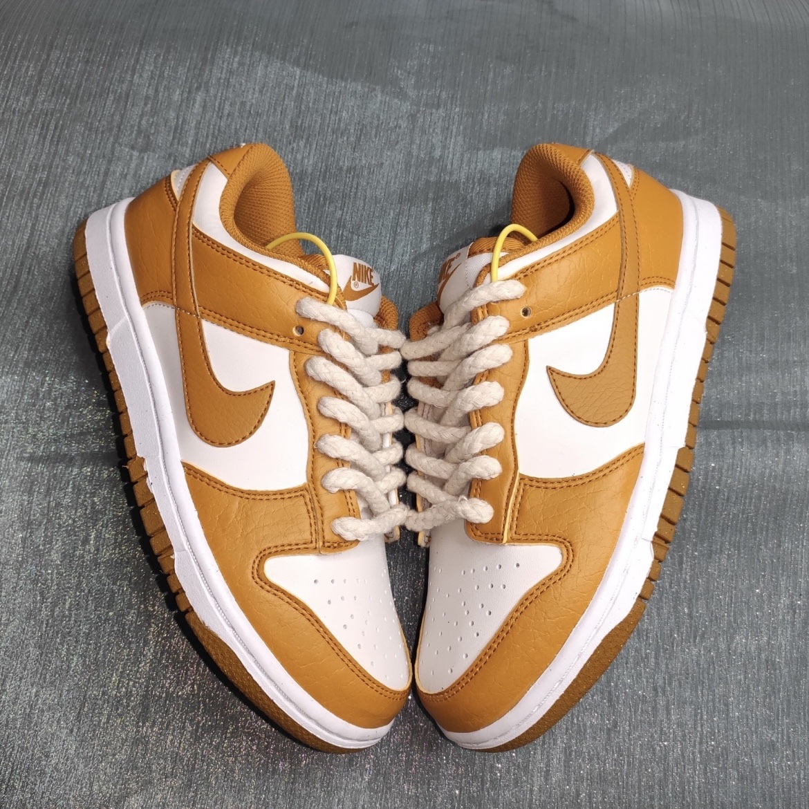 (W) Nike Dunk Low Next Nature Phantom 착용 스타일 - 1