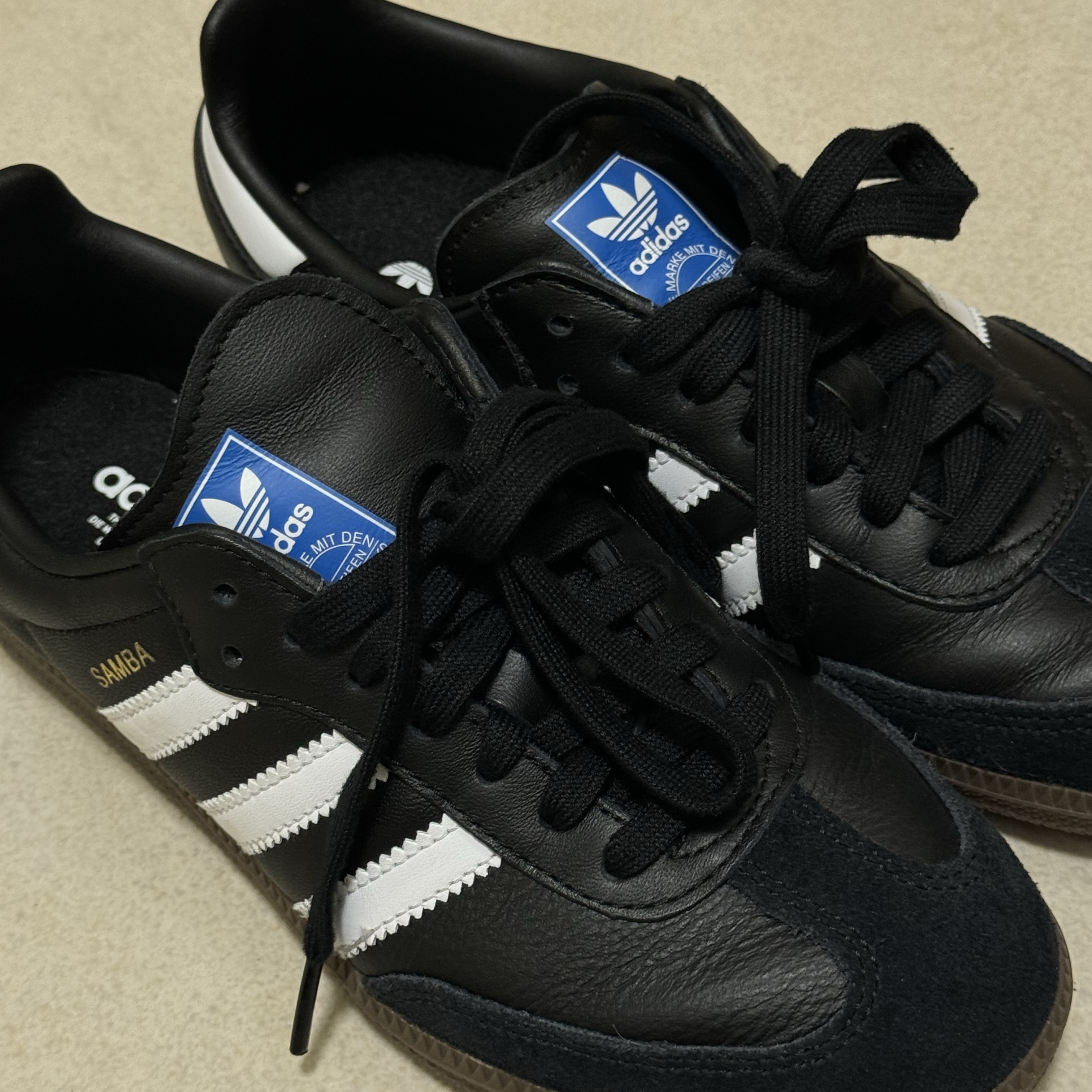 Adidas Samba OG Black White Gum 착용 스타일