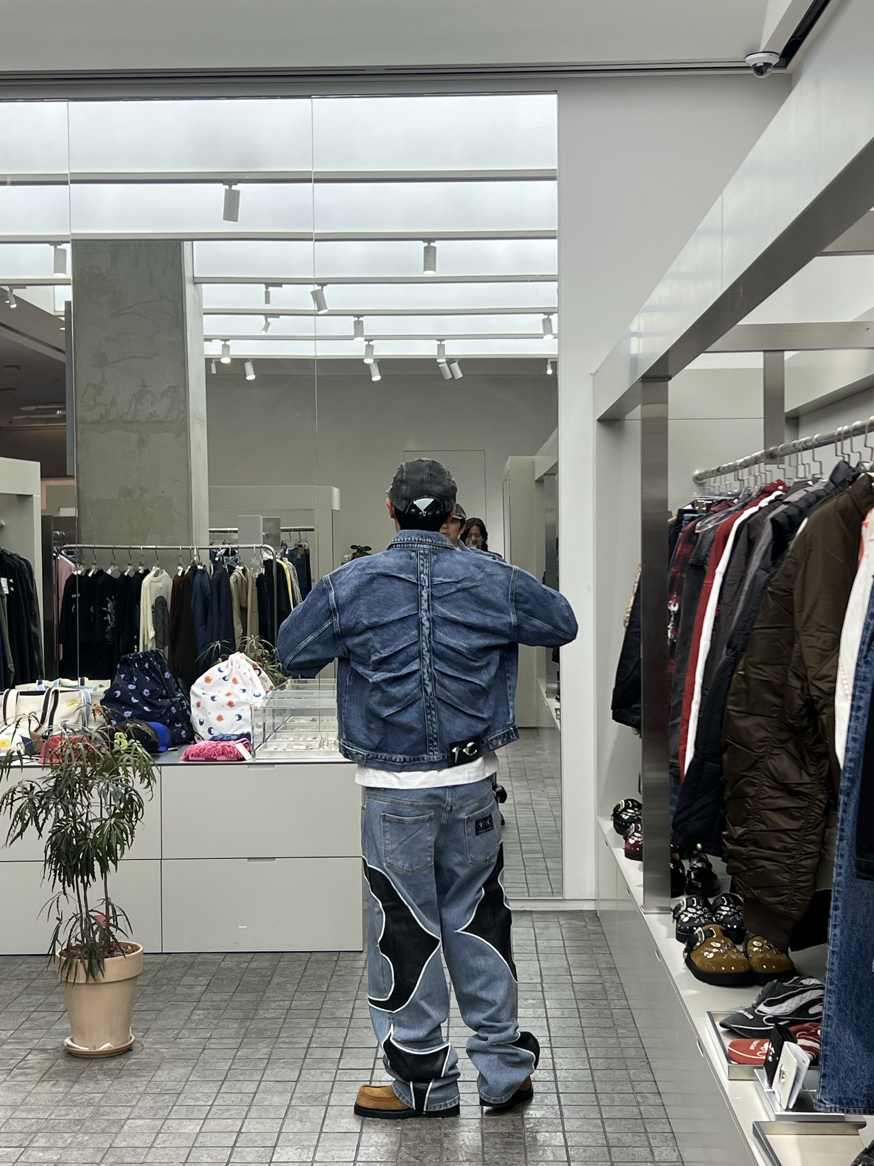 Thug Club Claw Denim Jacket Blue - 24FW 착용 스타일 - 2