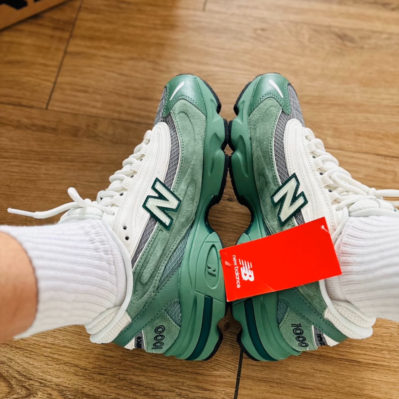New Balance 1000 Green Sea Salt 착용 스타일 - 1