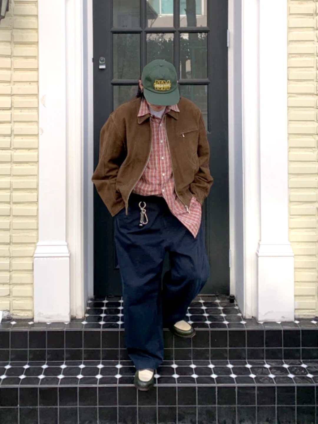 (W) Prada Suede Jacket Oak, Supreme Suede Visor Camp Cap Black - 23SS 착용 스타일 - 4