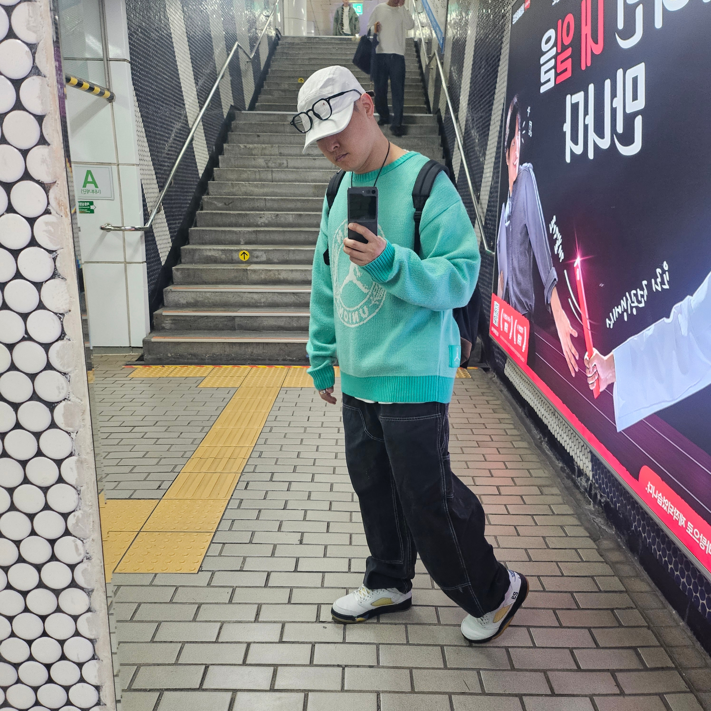 Supreme x MM6 Maison Margiela Painted Camp Cap White - 24SS, Jordan x Union Sweater Kinetic Green - Asia 착용 스타일 - 2