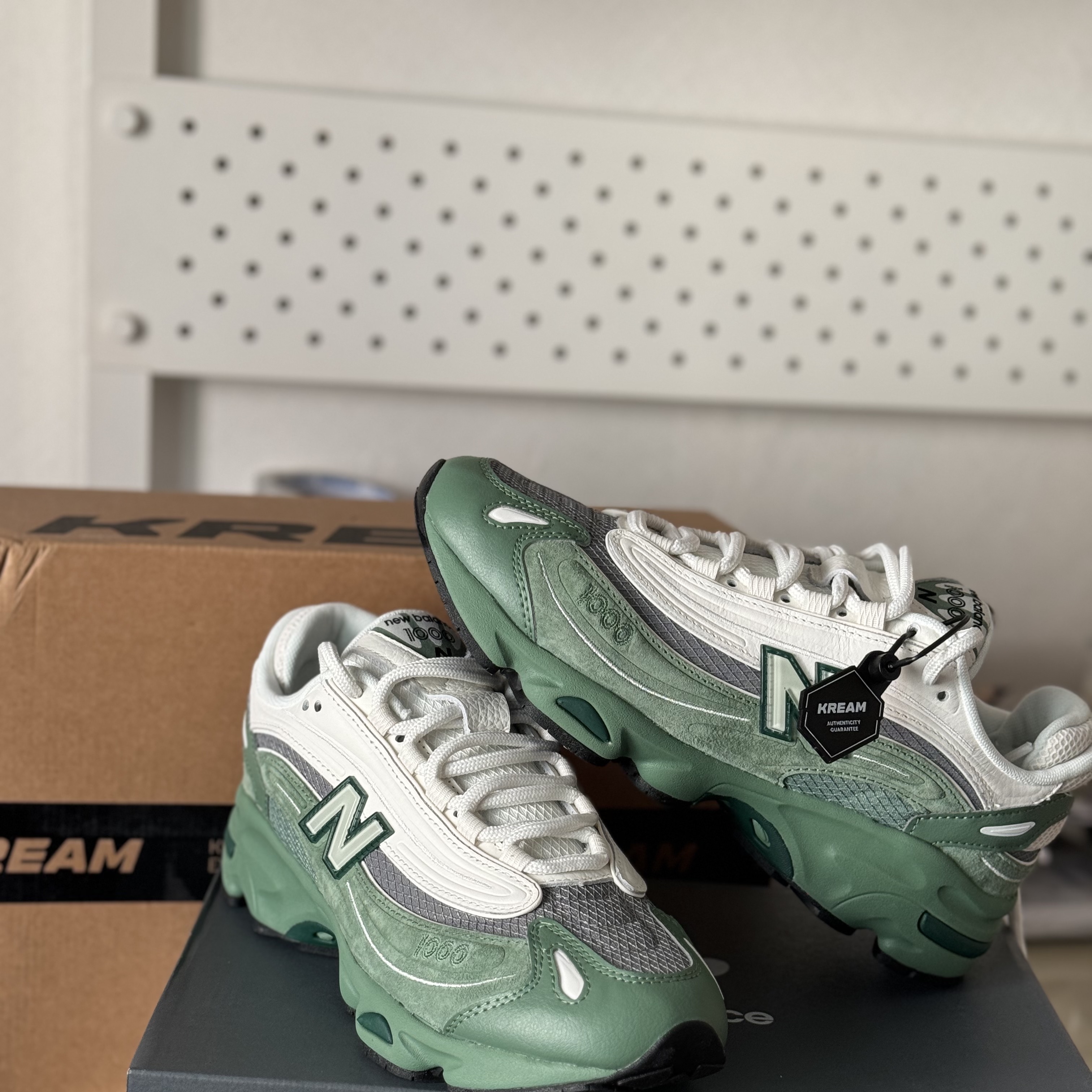 New Balance 1000 Green Sea Salt 착용 스타일 - 2