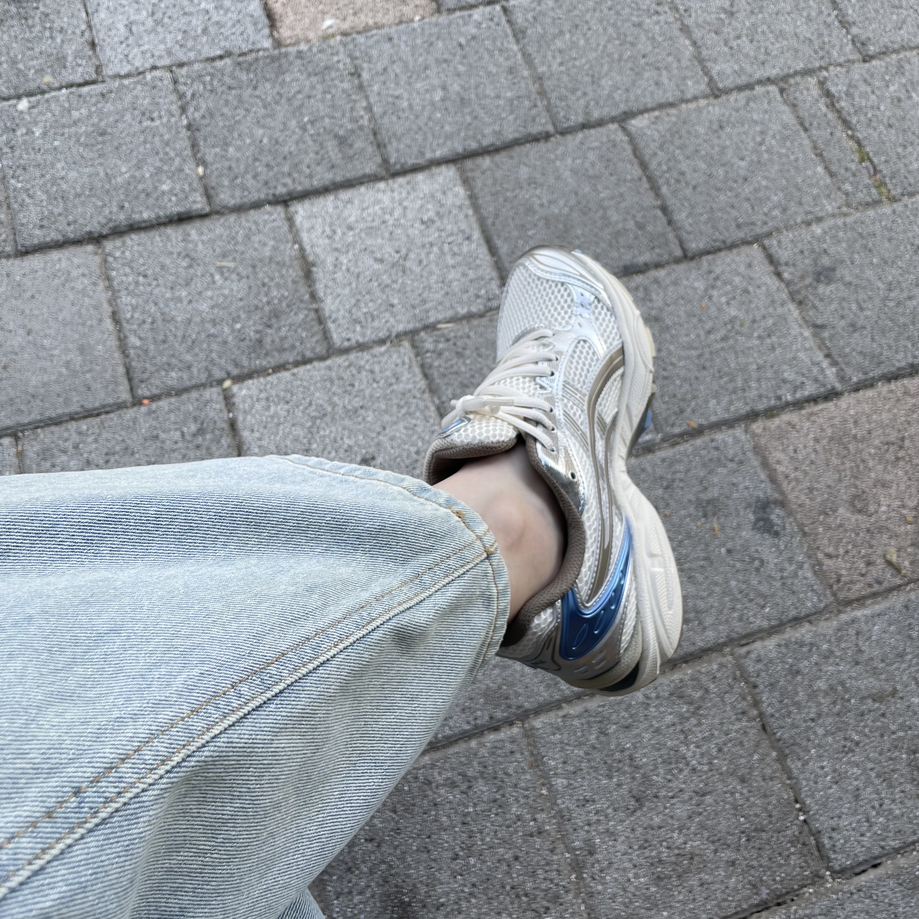 (W) Asics Gel-Kayano 14 Cream Pepper 착용 스타일 - 1