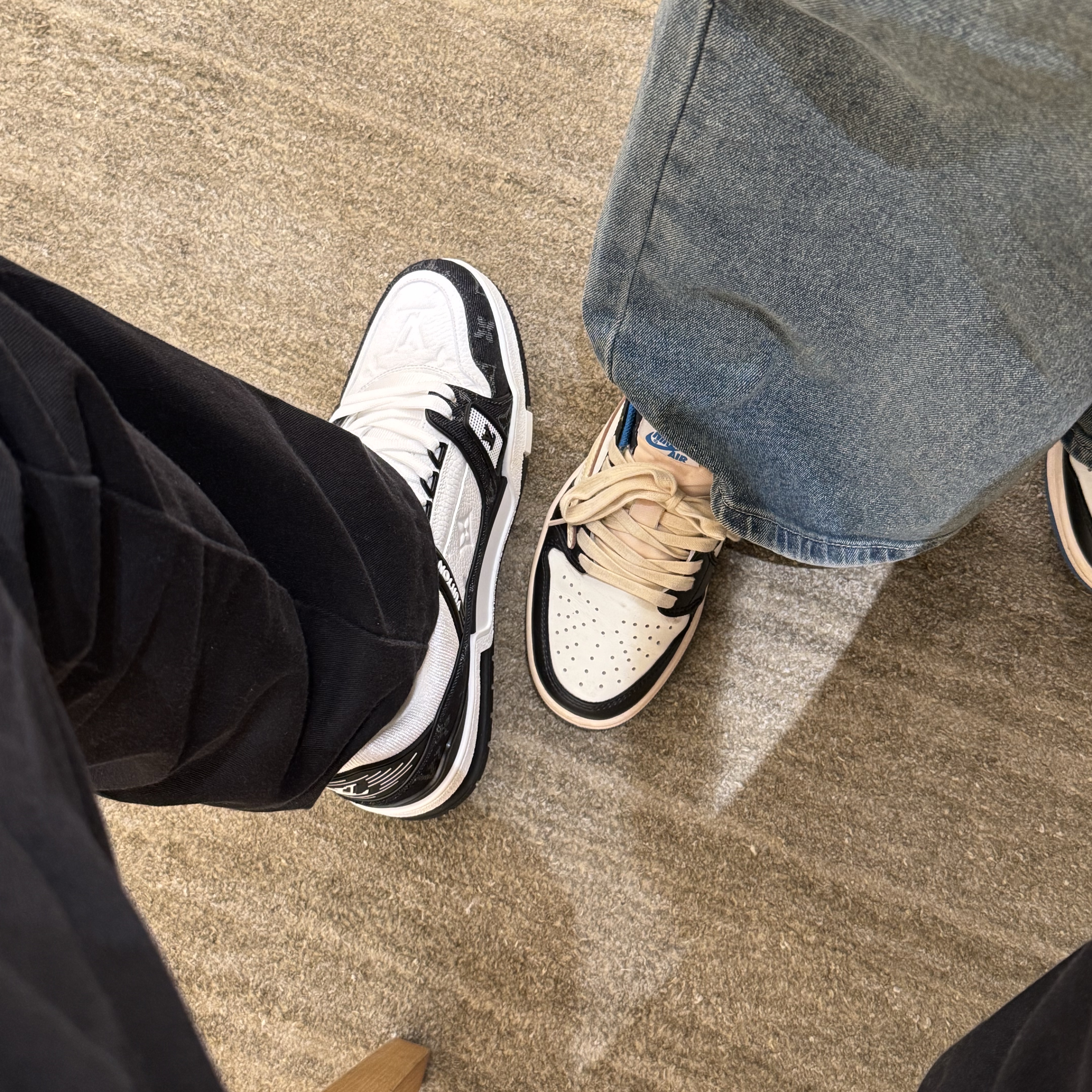 Louis Vuitton LV Trainer Sneakers Monogram Denim White Black, Jordan 1 x Travis Scott x Fragment Retro Low OG SP Military Blue 착용 스타일