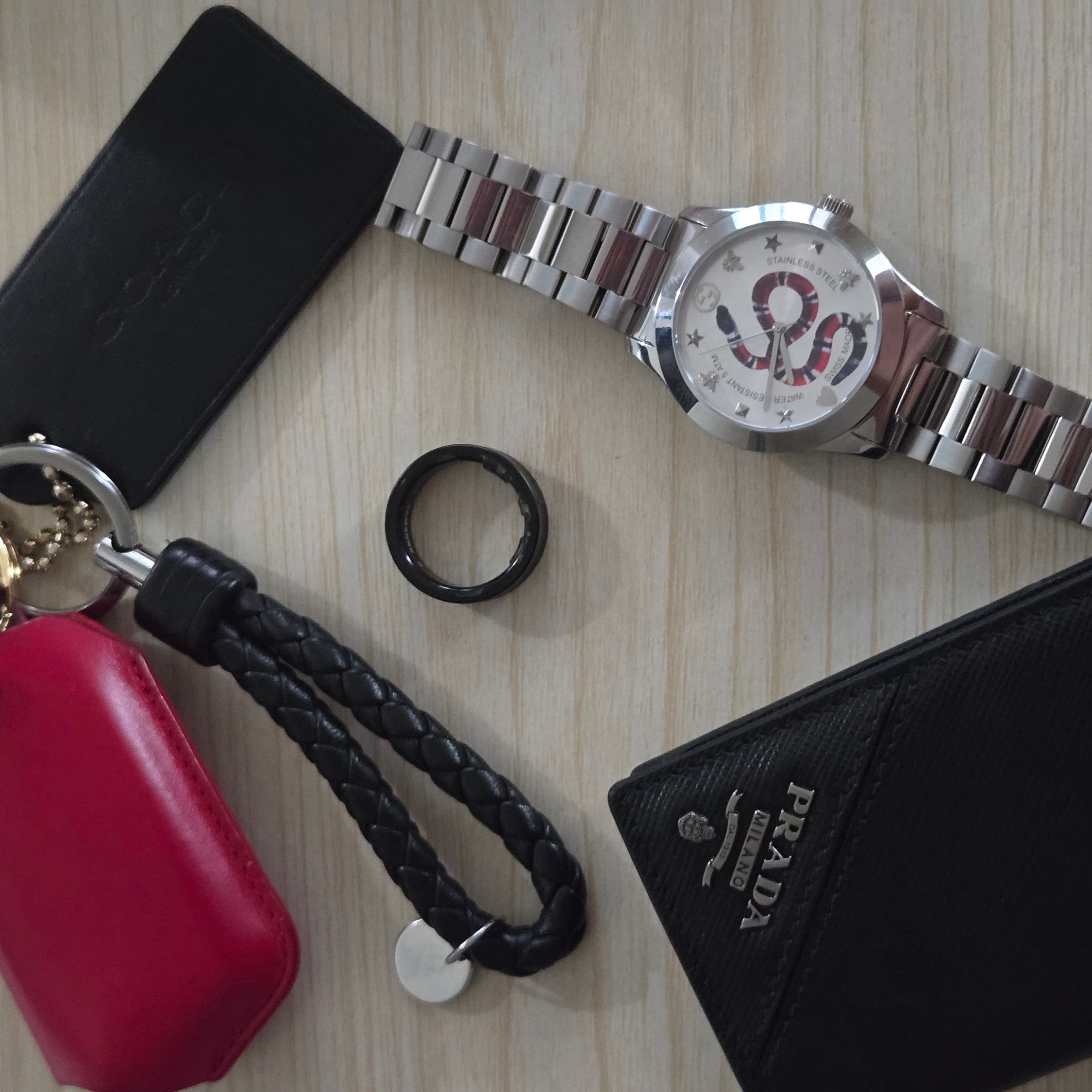 Dr. Martens 1461 Nappa Black, Prada Saffiano Leather Card Holder Black Silver 착용 스타일 - 2