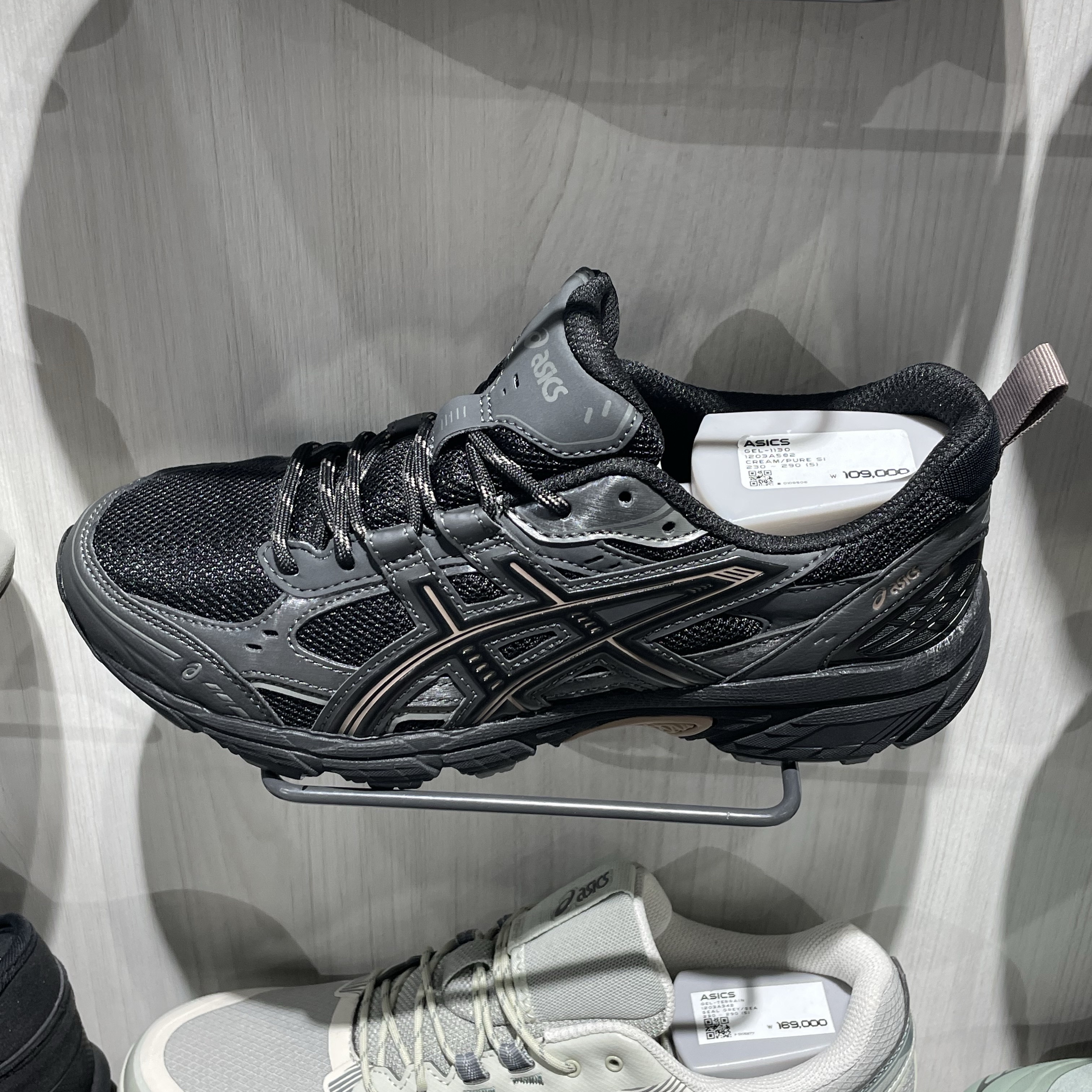 Asics Gel-Nunobiki Black Taupe Grey 착용 스타일