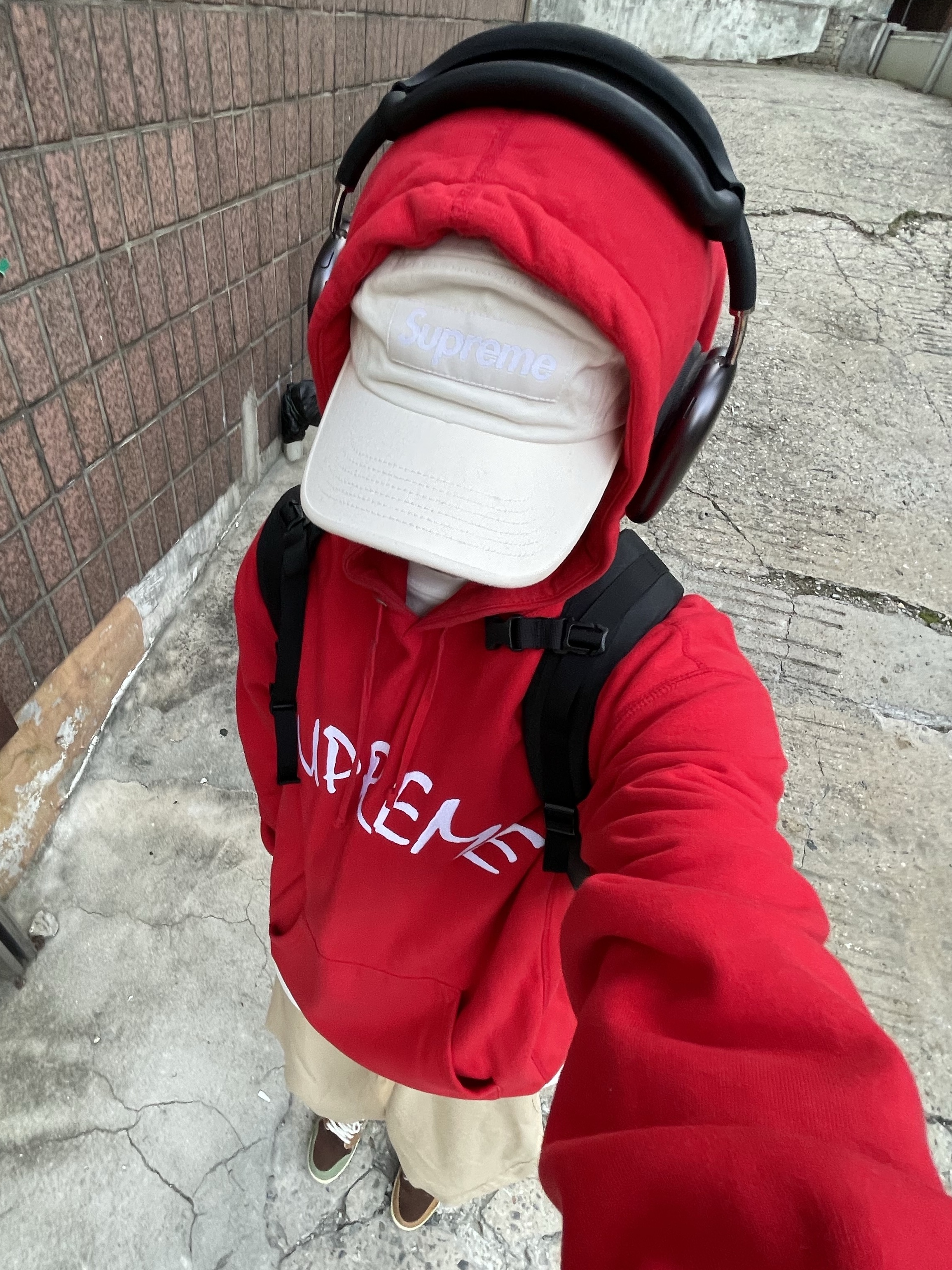 Jordan 1 x Zion Williamson Retro Low OG Flax and Oil Green, Supreme FTP Arc Hooded Sweatshirt Washed Red - 21SS 착용 스타일 - 5