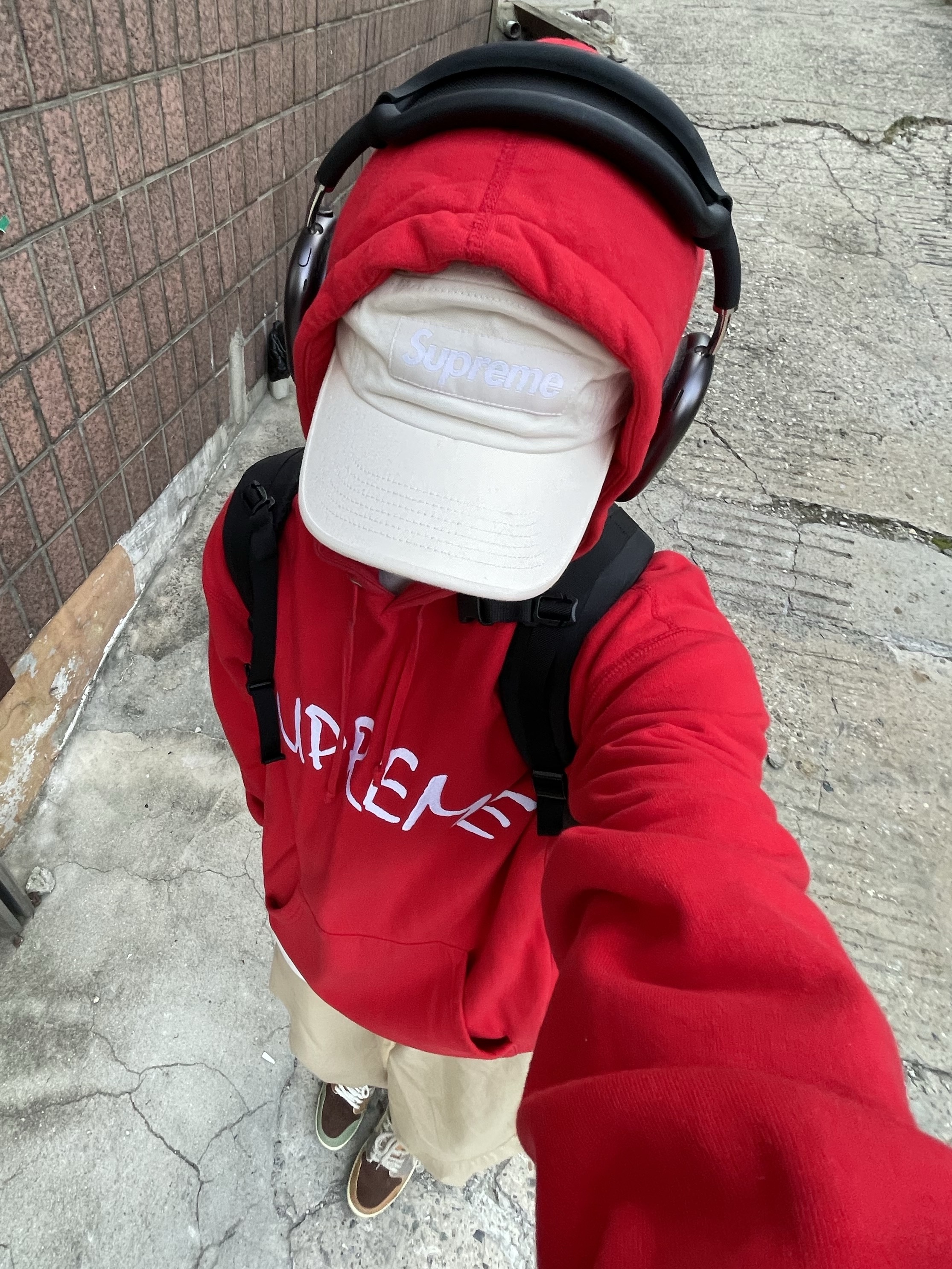 Jordan 1 x Zion Williamson Retro Low OG Flax and Oil Green, Supreme FTP Arc Hooded Sweatshirt Washed Red - 21SS 착용 스타일 - 4