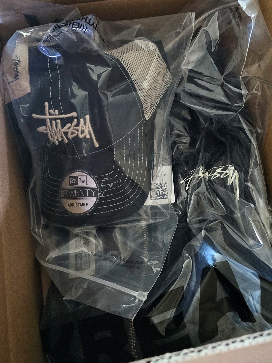 Stussy New Era 9twenty Basic Trucker Shade Black, Stussy Beach Shell Wrinkled Nylon Jacket Black 착용 스타일