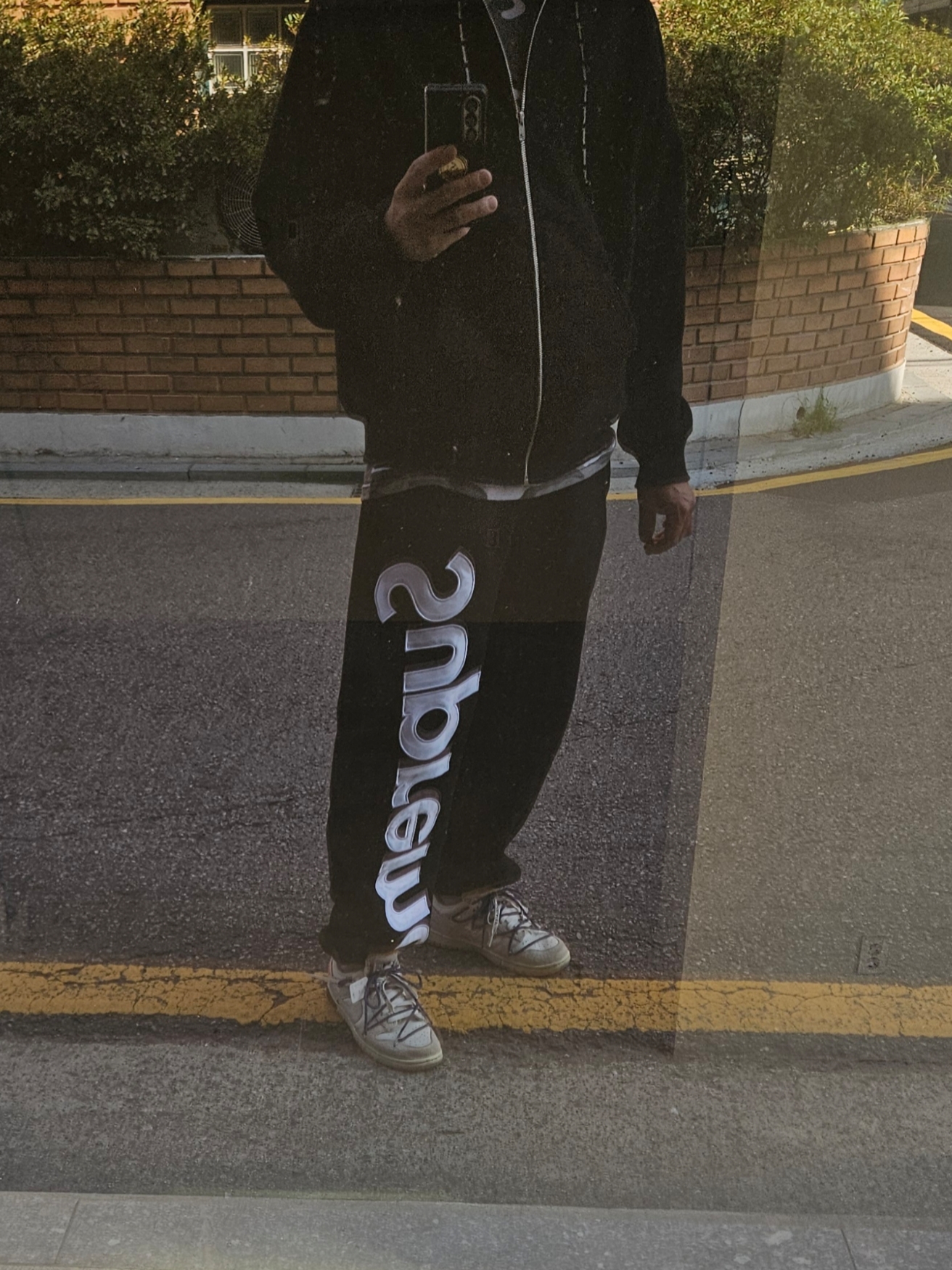 Supreme x Thrasher Zip Up Hooded Sweatshirt Black - 24FW, Supreme Satin Applique Sweatpants Black - 24FW 착용 스타일 - 5