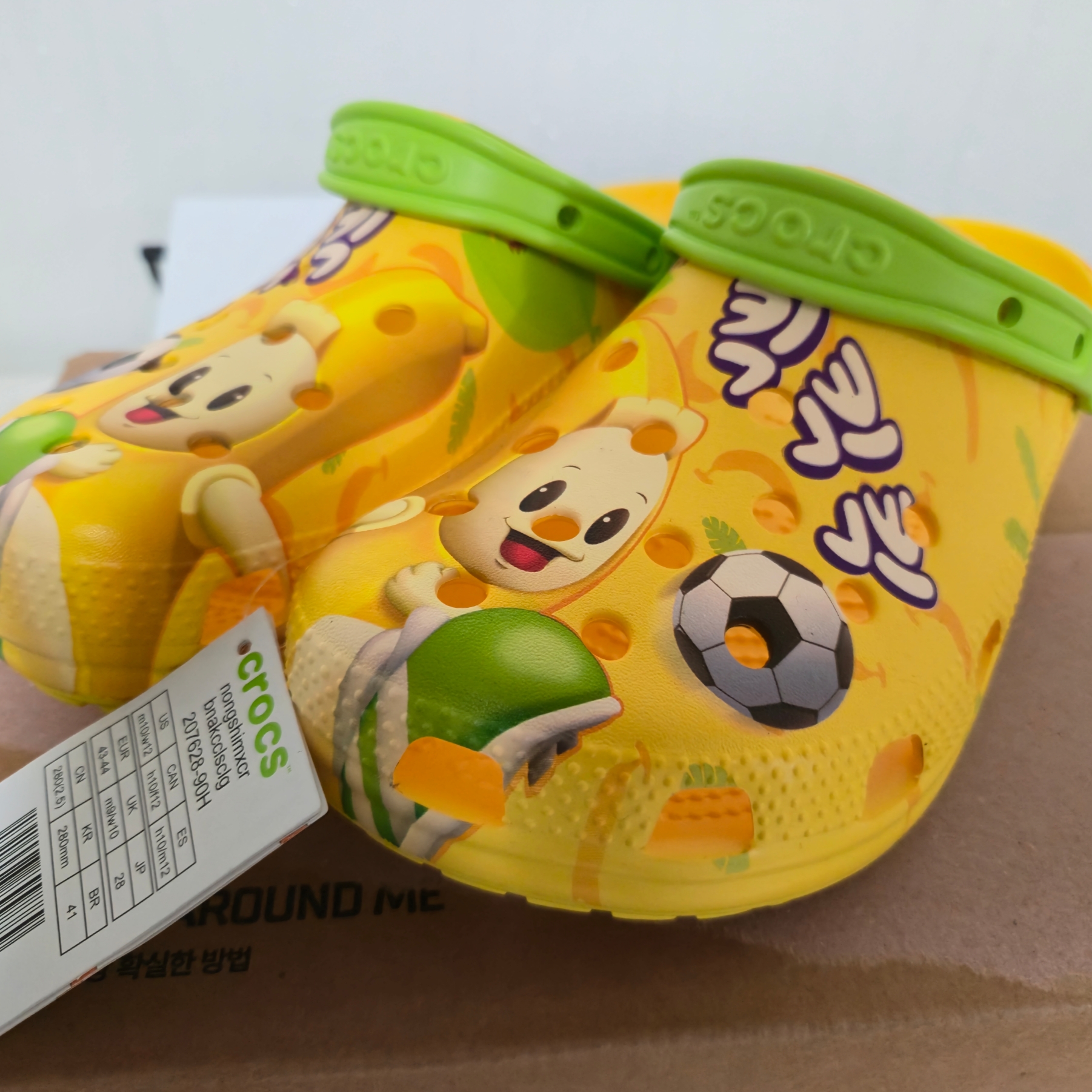 Crocs x Nongshim Classic Clog Banana Kick 착용 스타일