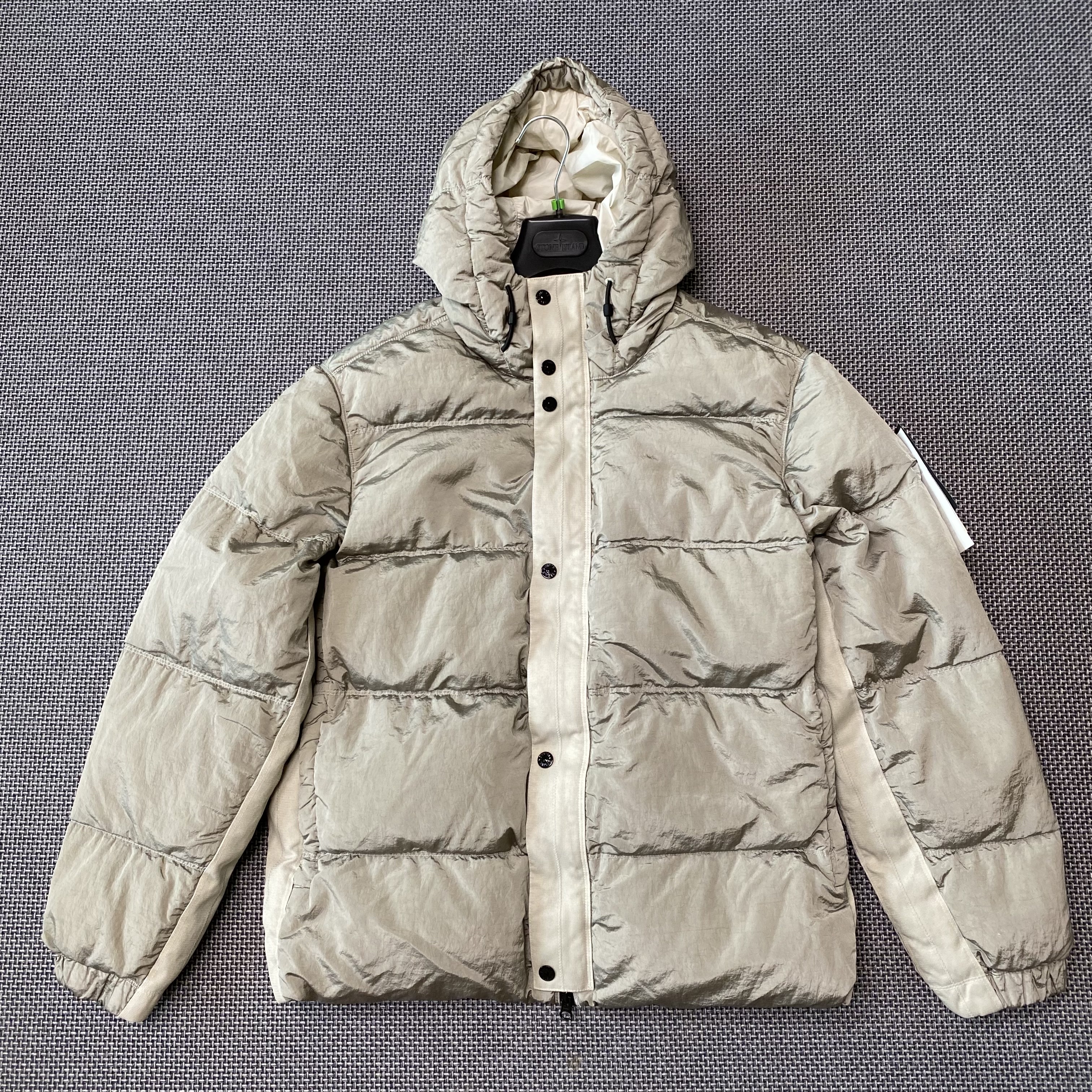 Stone Island 41419 Nylon Metal Econyl Hooded Down Jacket Anti Drop Off White - 24FW 착용 스타일