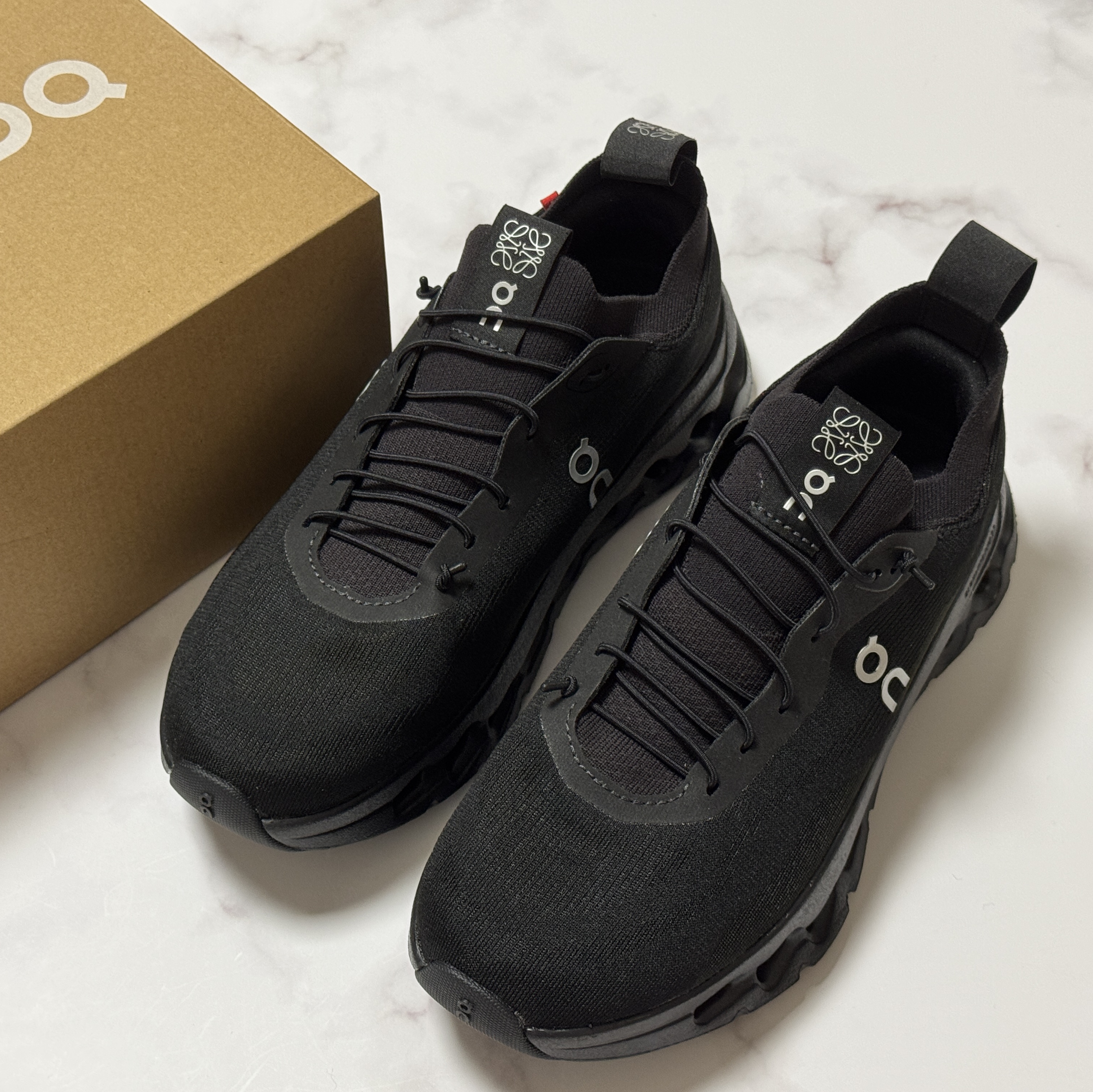 (W) Loewe x On Running Cloudtilt All Black 착용 스타일