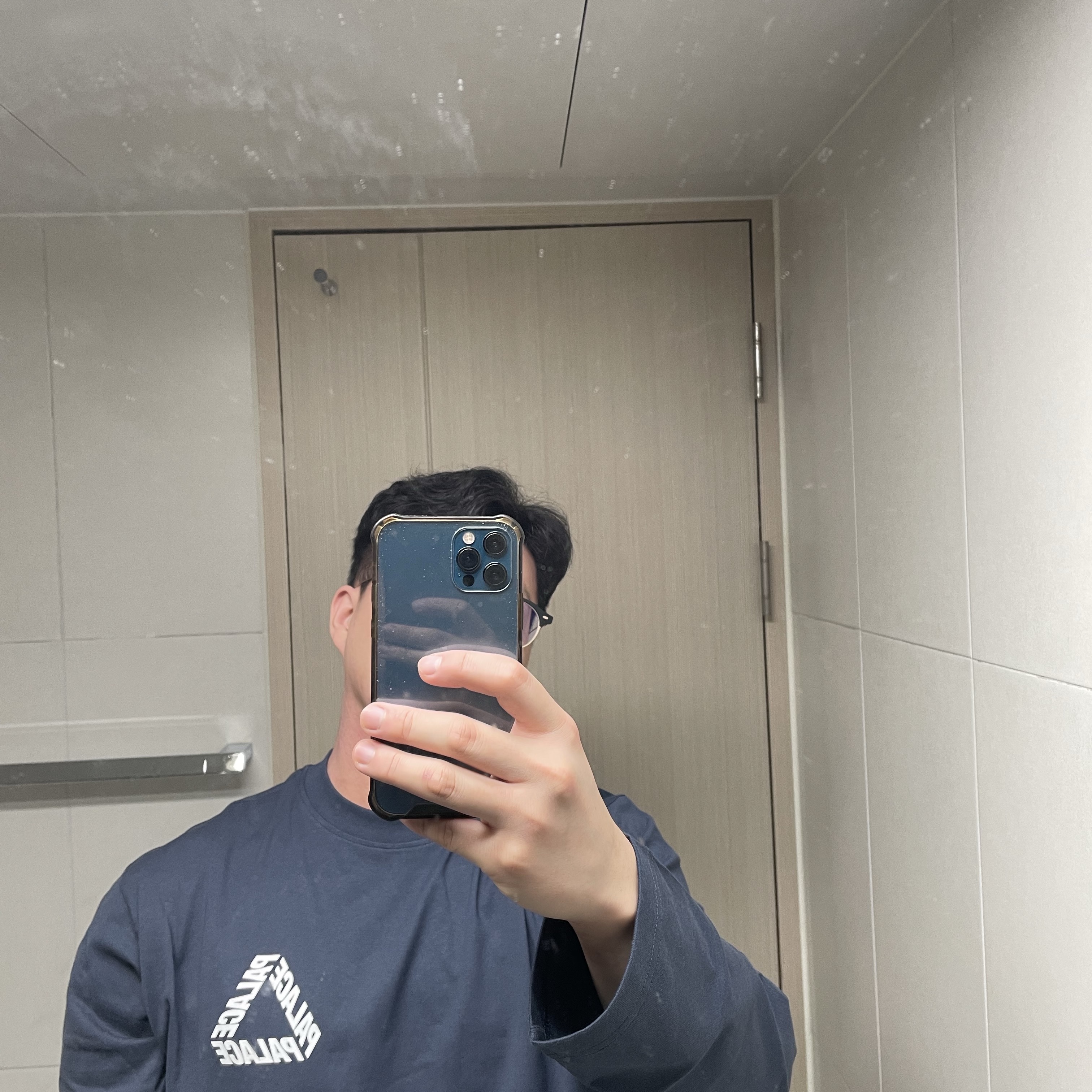 Palace P3 Long Sleeve Navy - 24FW, Palace P3 Long Sleeve Grey Marl - 24FW 착용 스타일 - 4