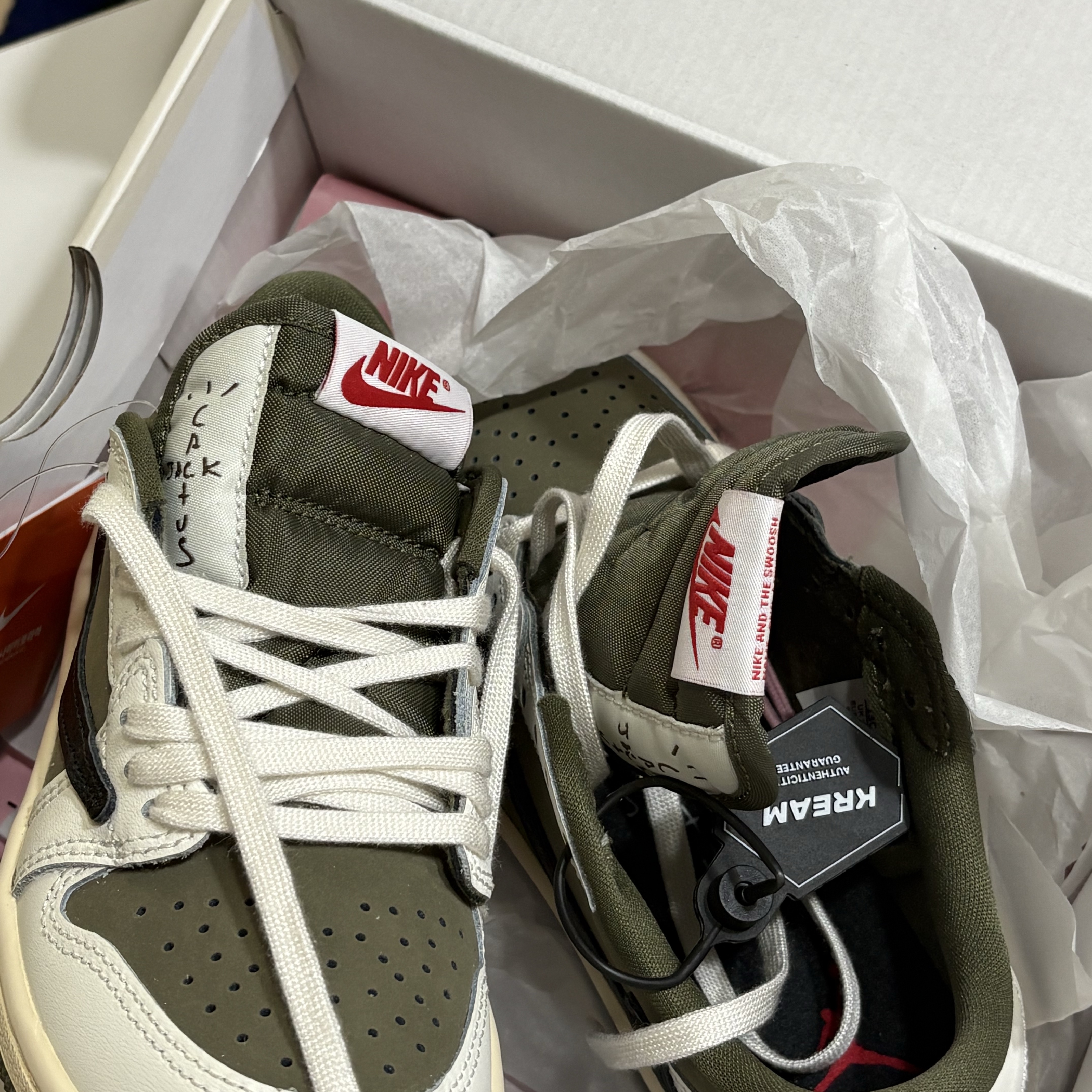 (PS) Jordan 1 x Travis Scott Retro Low OG SP Reverse Olive 착용 스타일