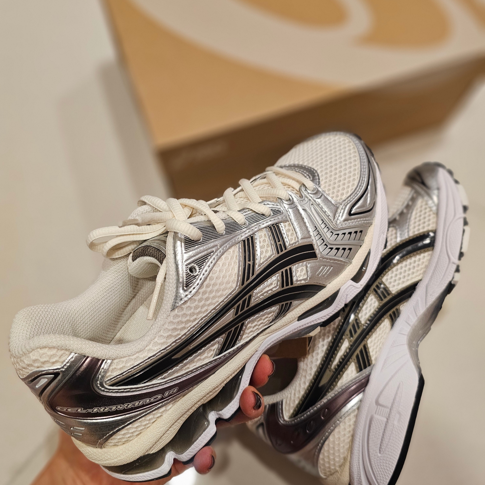 Asics Gel-Kayano 14 Cream Black 착용 스타일