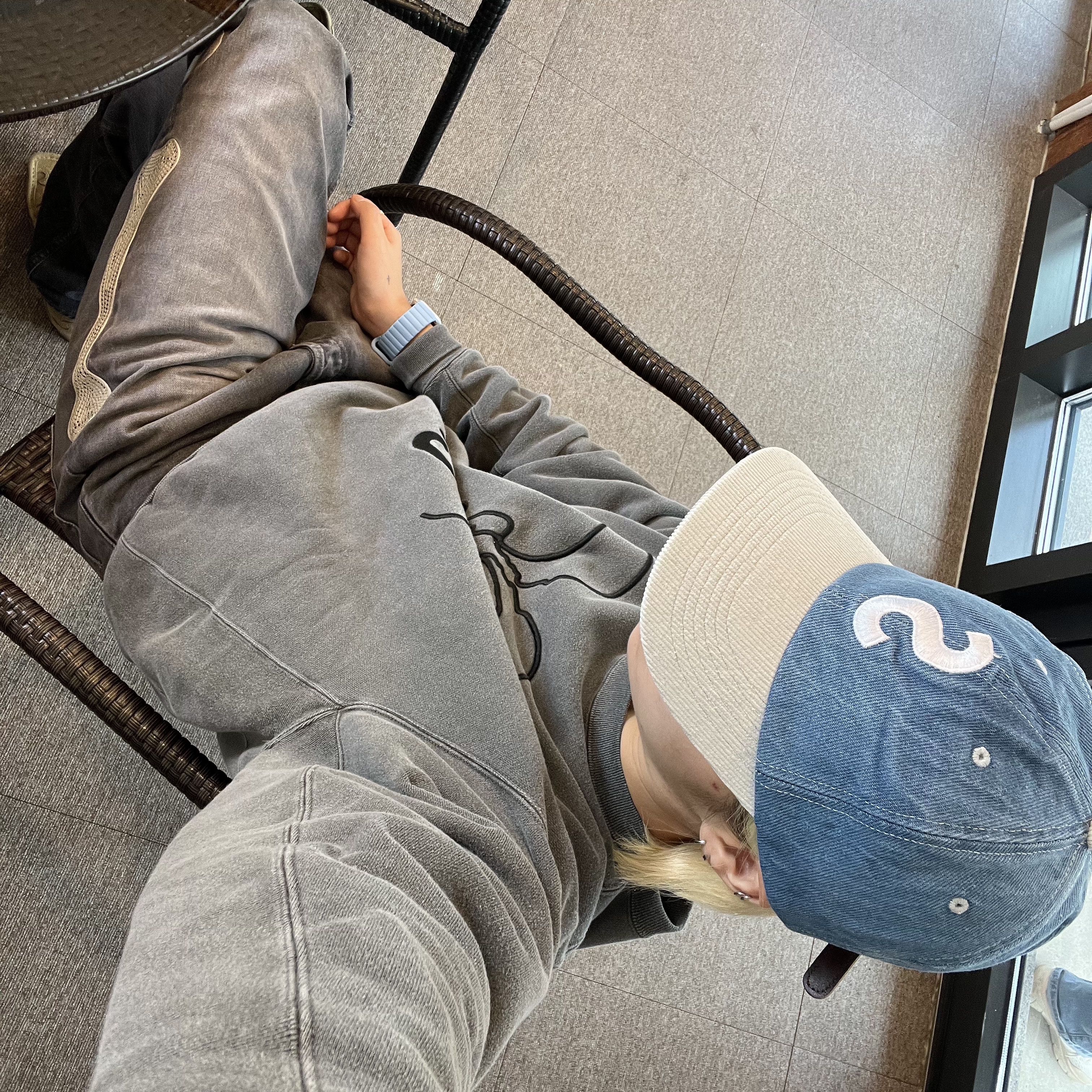 Supreme 2-Tone S Logo 6-Panel Washed Denim - 24SS, Cav Empt Overdye WB Headsx4 C.E Crew Neck Charcoal - 24SS 착용 스타일 - 2