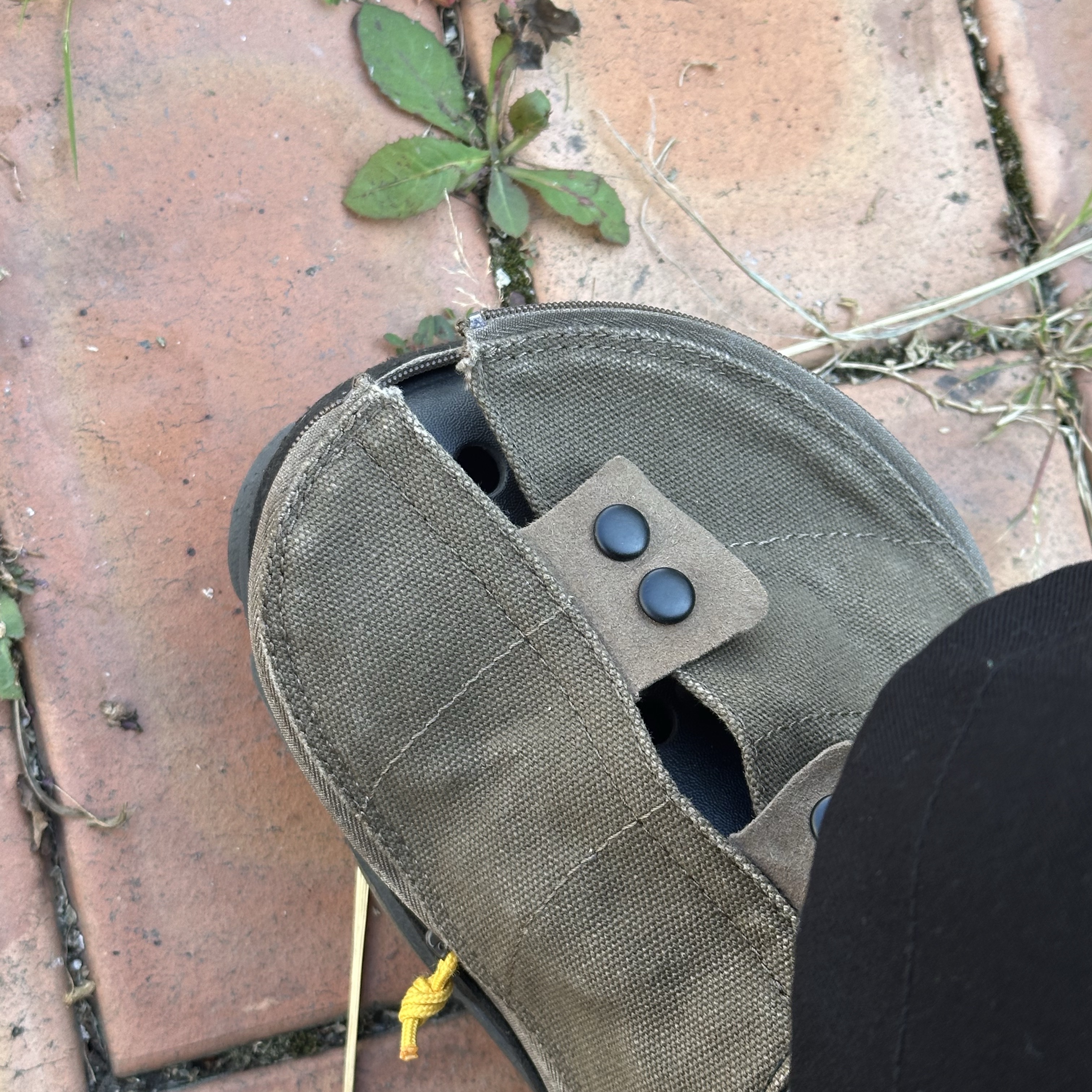 Crocs x Grip Swany x Atmos Classic All Terrain Clog Olive 착용 스타일