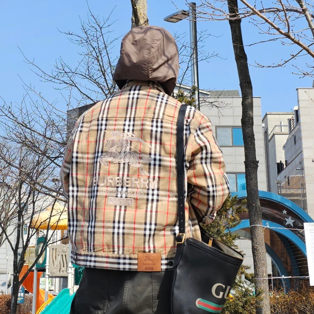 Supreme x Burberry Denim Trucker Jacket Beige - 22SS 착용 스타일