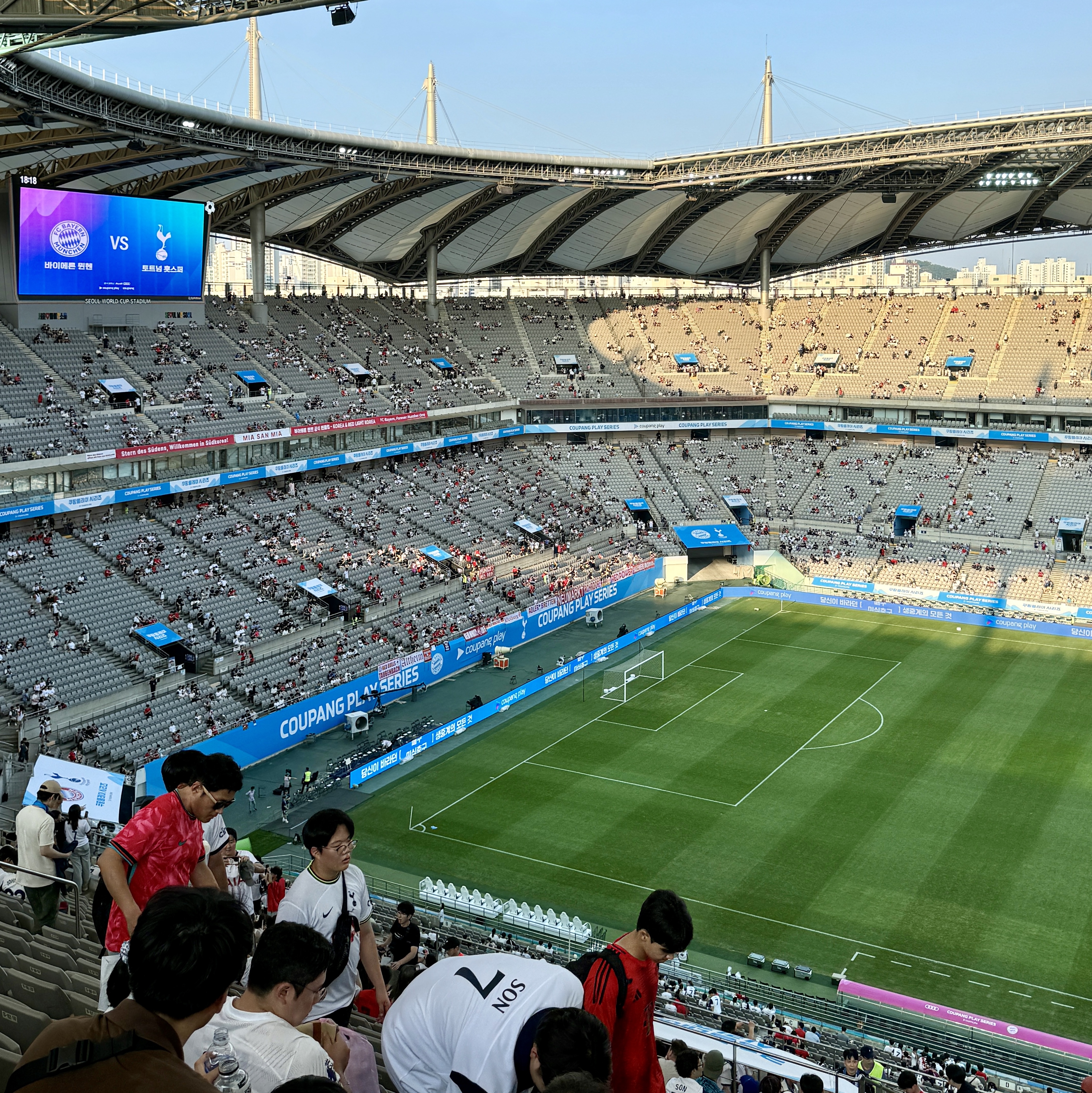 Jordan x Paris Saint-Germain 2019/20 Dri-Fit Stadium 4th Jersey Black (Non Marking Ver.), Balenciaga Runner Sneakers Grey Green Blue 착용 스타일 - 2