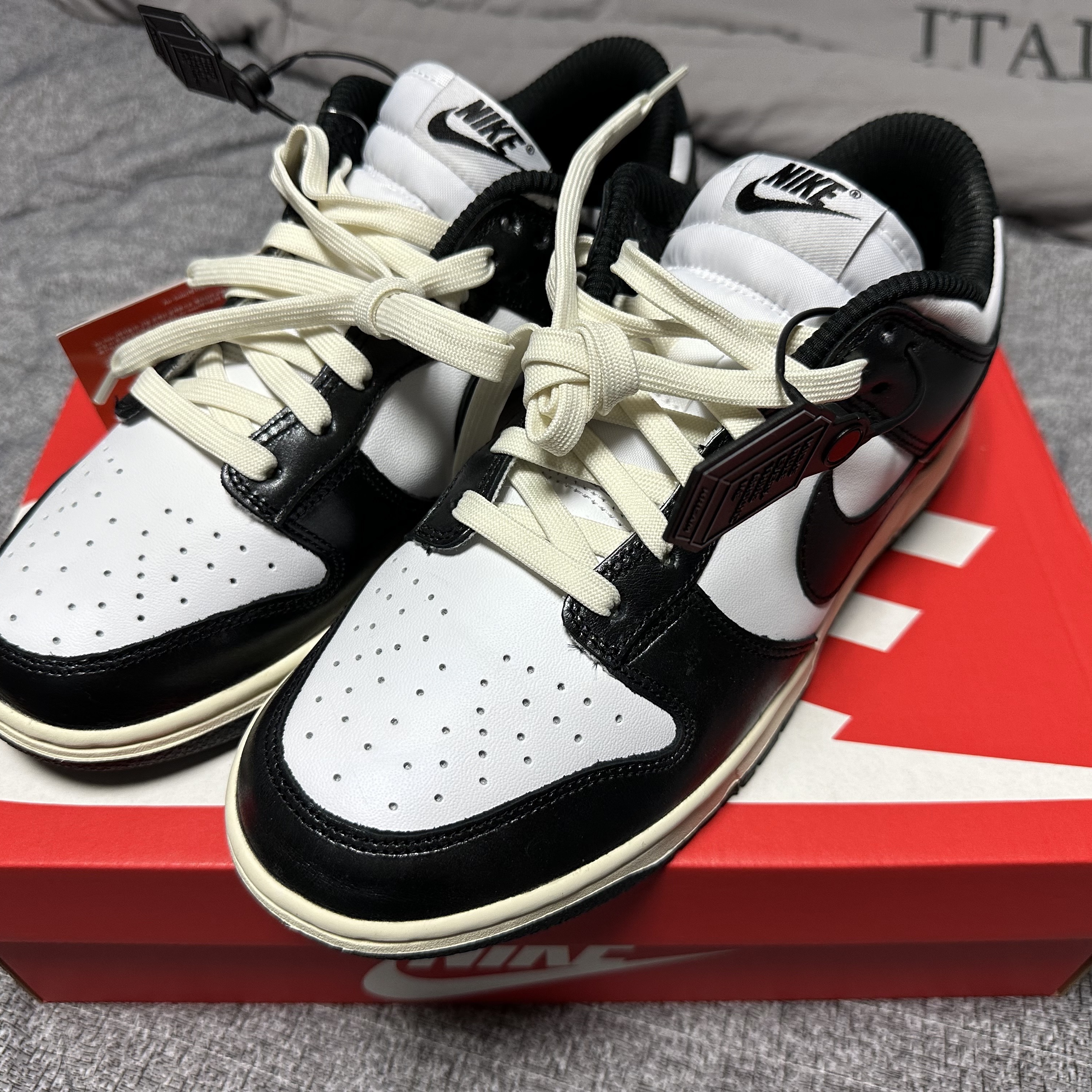 (W) Nike Dunk Low Vintage Black and White 착용 스타일