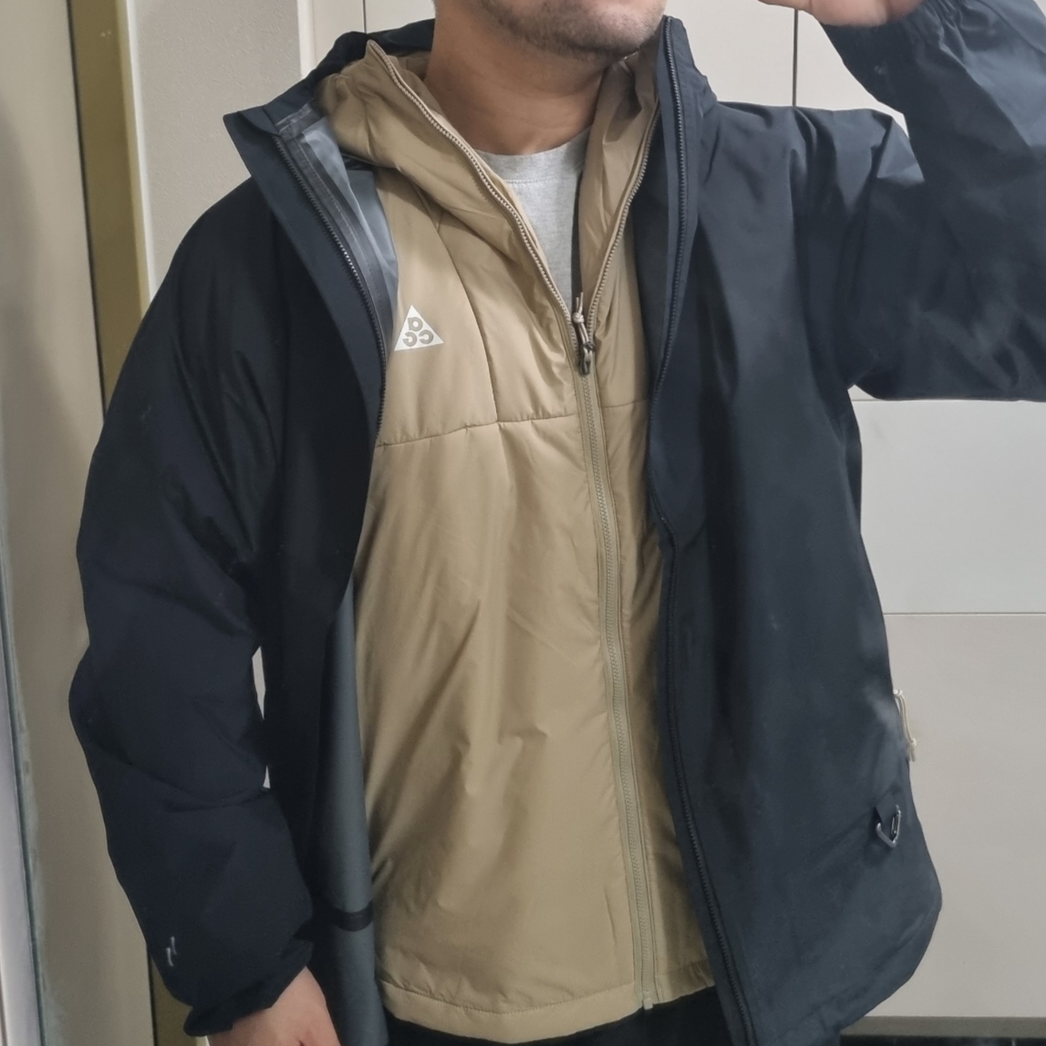 Nike ACG Therma-Fit ADV Rope De Dope Jacket Light Iron Ore - Asia, Nike ACG Storm-Fit ADV Cascade Rains Full Zip Jacket Black - Asia 착용 스타일