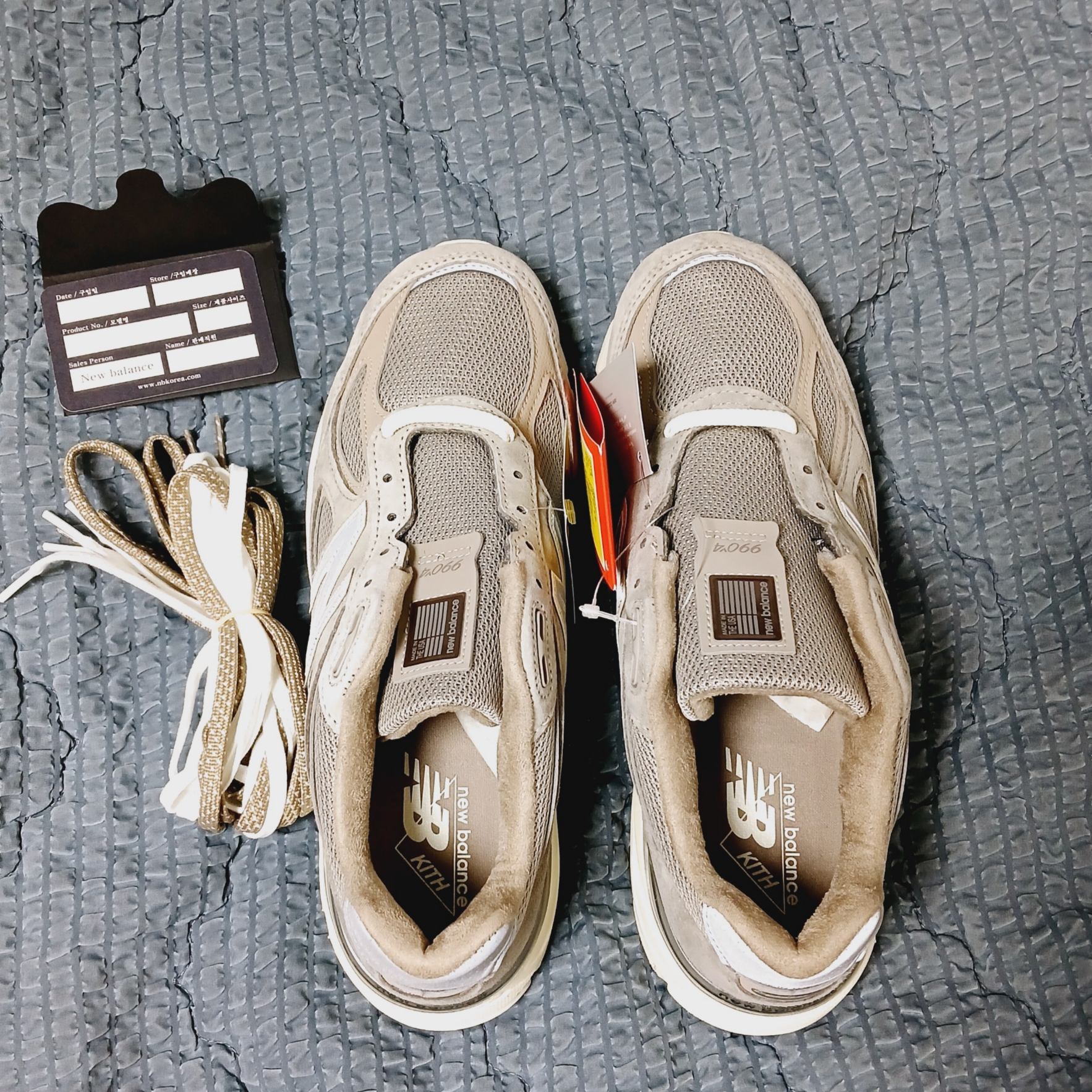 New Balance x Kith 101 990v4 Made in USA Moonrock 착용 스타일 - 2
