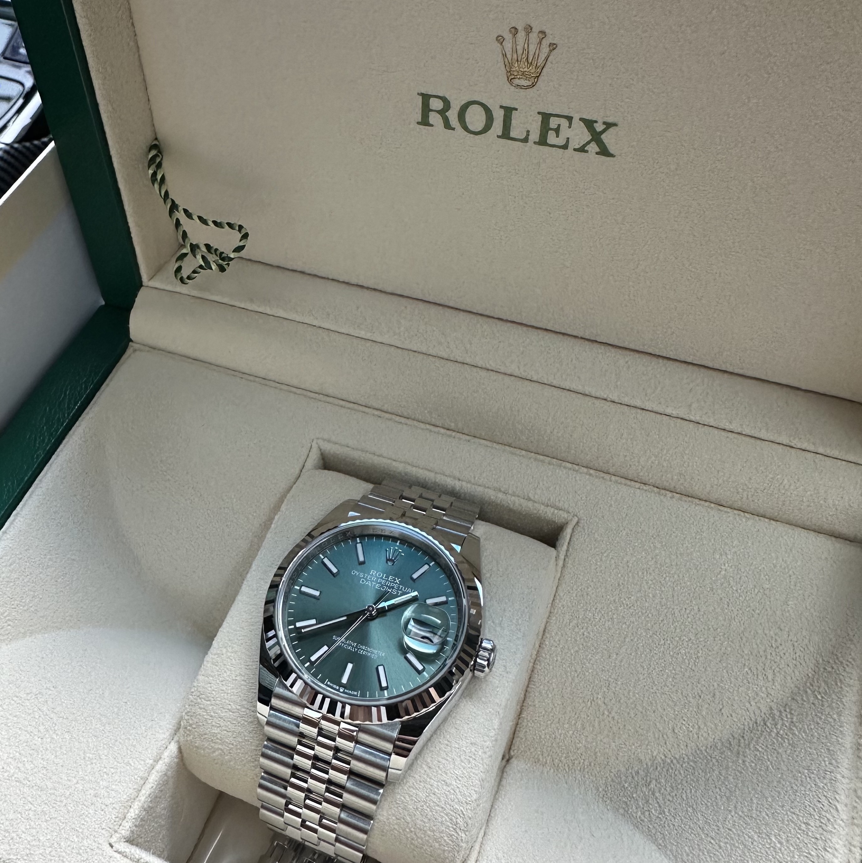 Rolex Datejust 36mm 126234 Mint Green Jubilee 착용 스타일