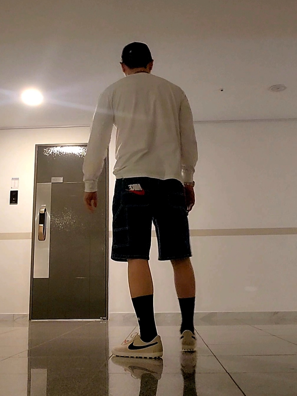 Nike x Bode Astrograbber SP Light Cream and Black, Supreme x Nike Lightweight Crew Socks Black (1 Pack) 착용 스타일 - 2