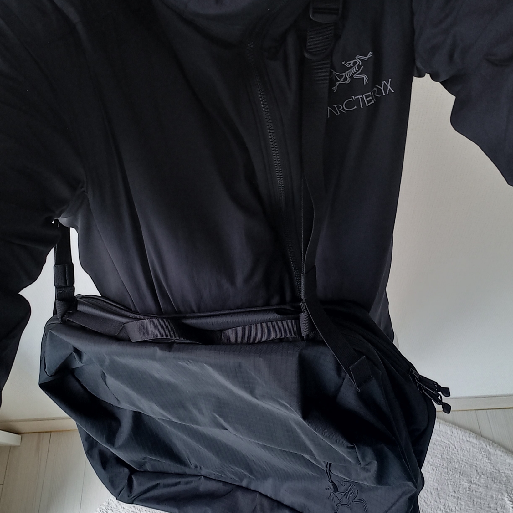 Arc'teryx Ion Gear Organizer Black, Arc'teryx Atom Hoody Black μ°©μ© μ€νμΌ - 5