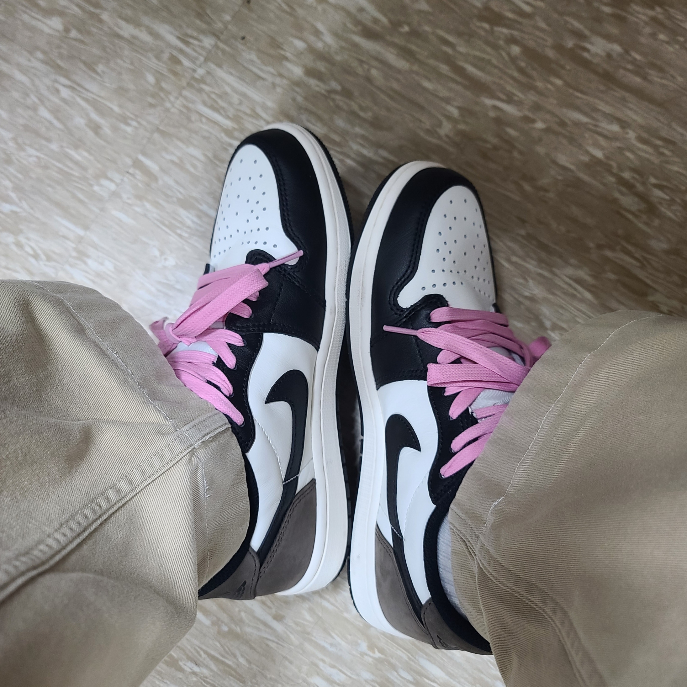 Jordan 1 Retro Low OG Mocha 착용 스타일